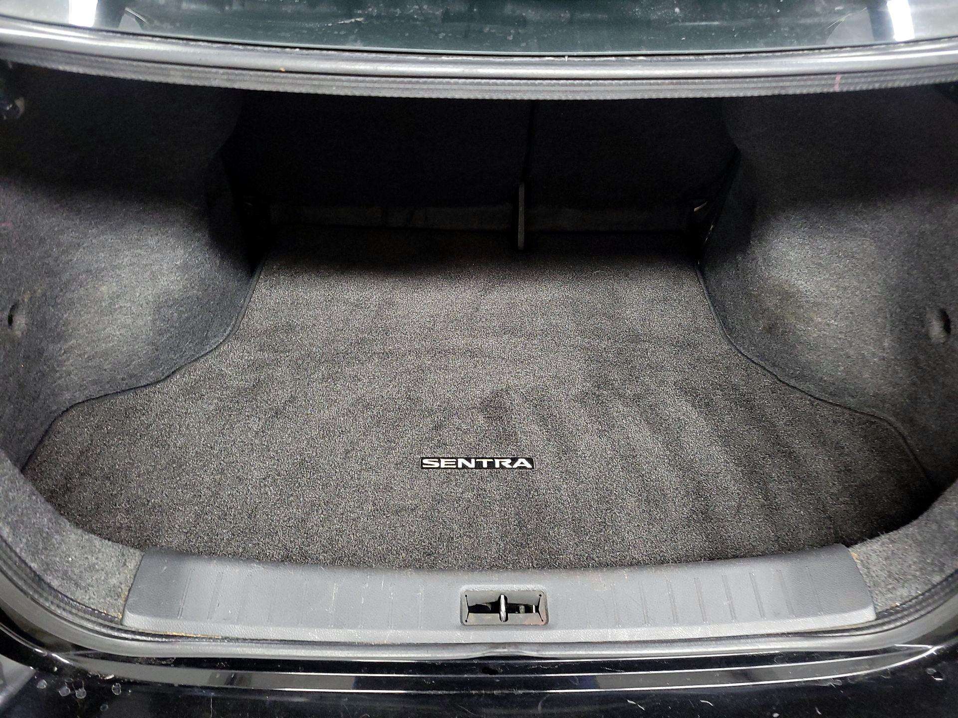 Thumbnail: 2016 Nissan Sentra - 18