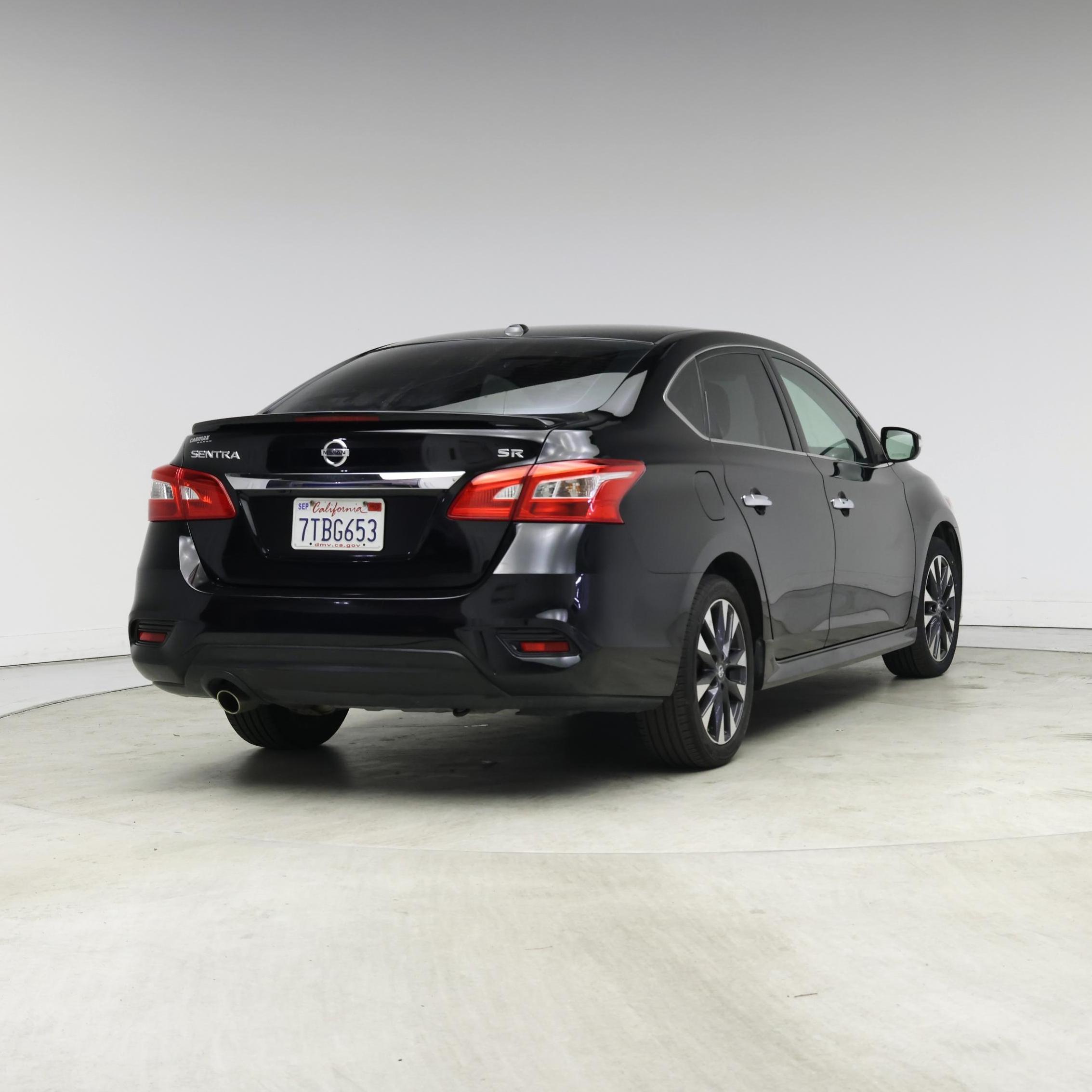 Thumbnail: 2016 Nissan Sentra - 8