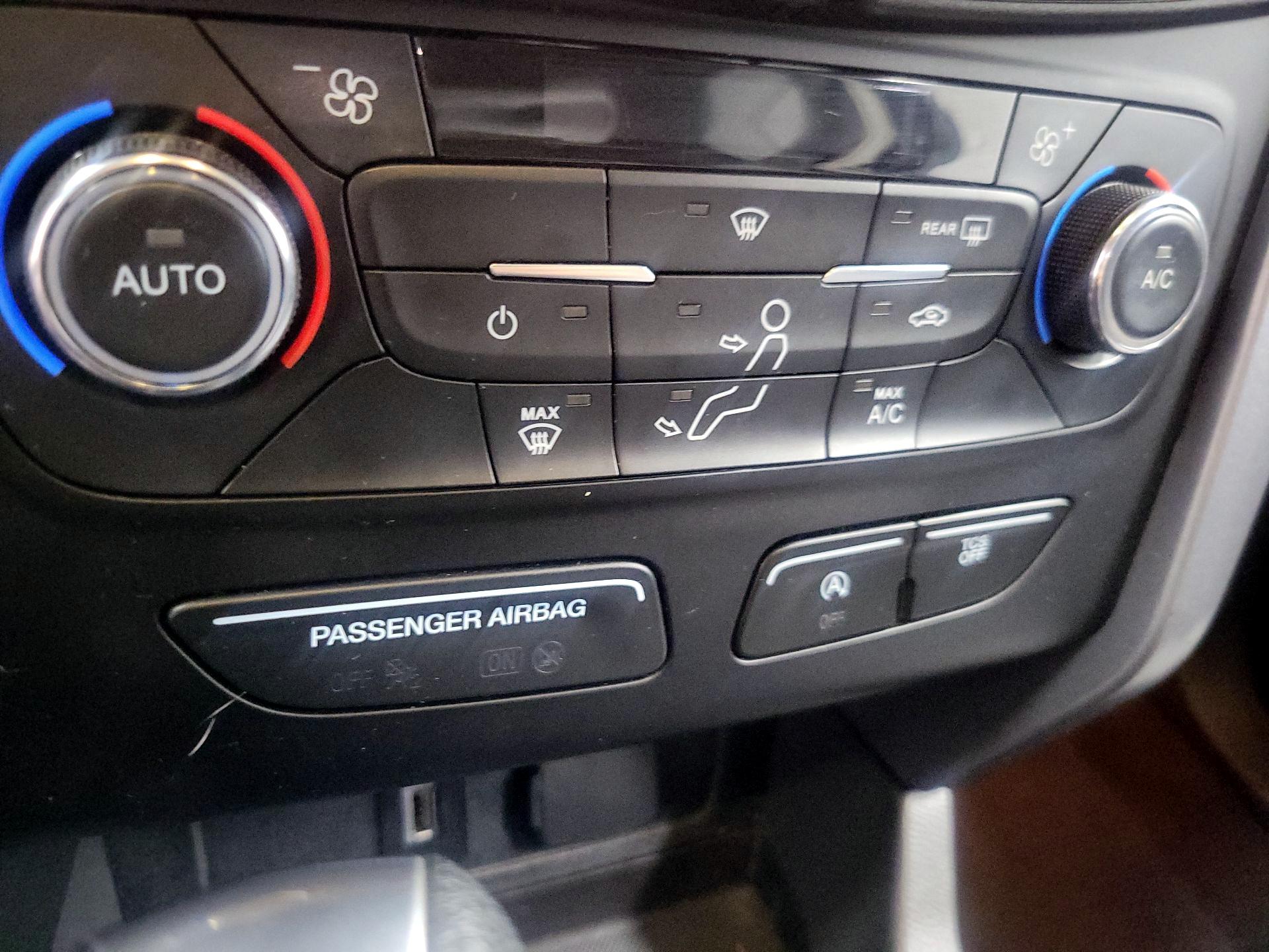 Thumbnail: 2017 Ford Escape - 14