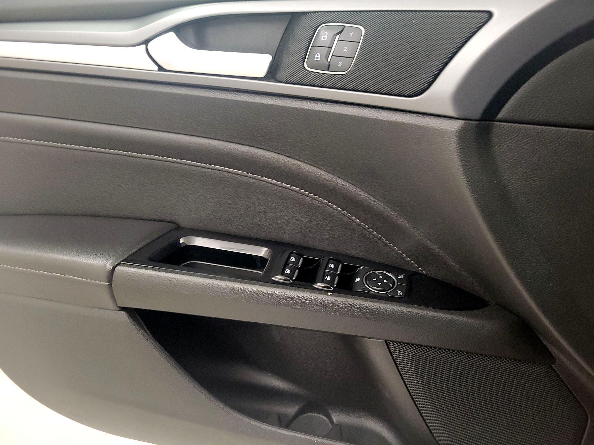 Thumbnail: 2016 Ford Fusion - 12