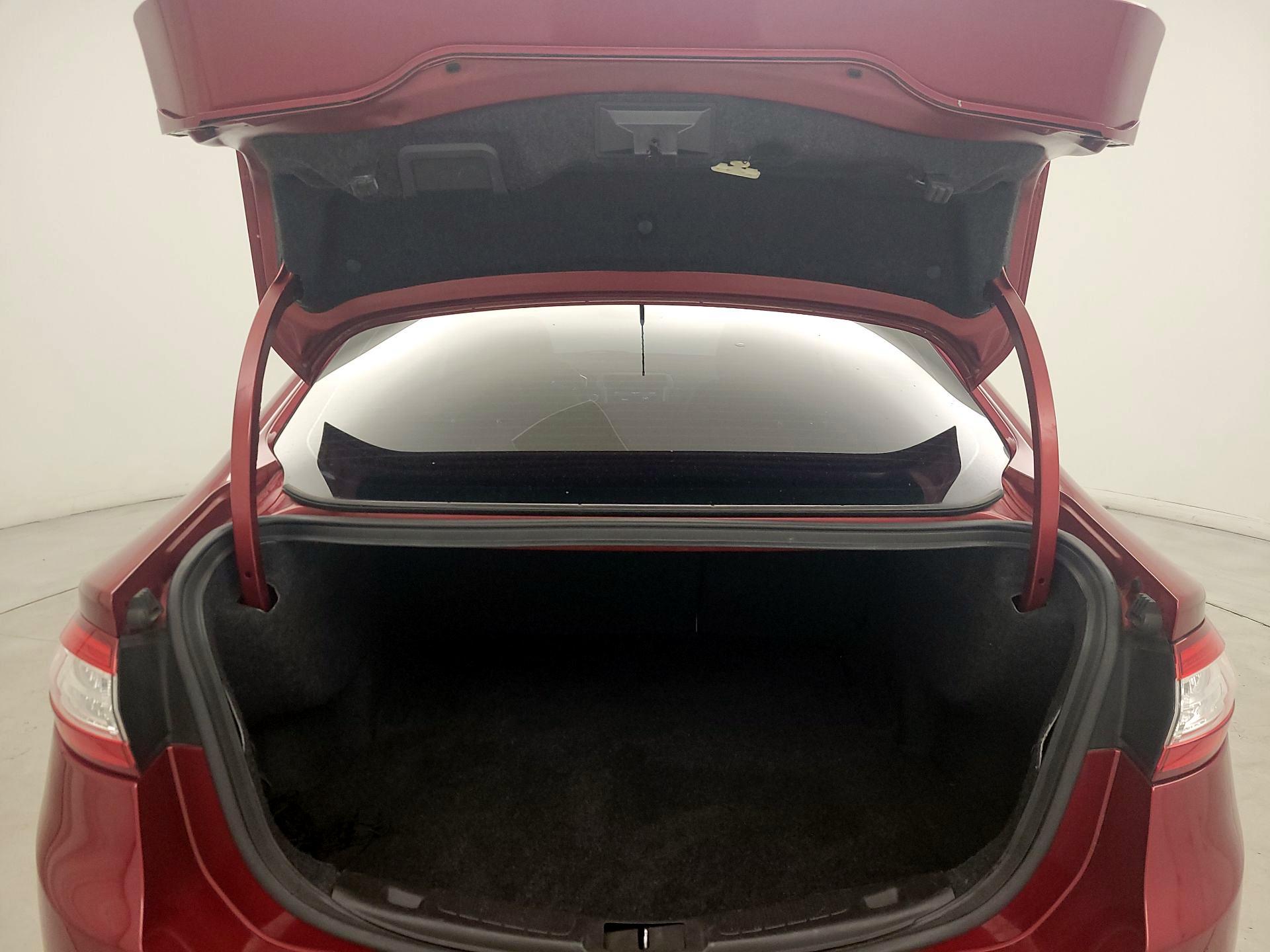 Thumbnail: 2016 Ford Fusion - 19