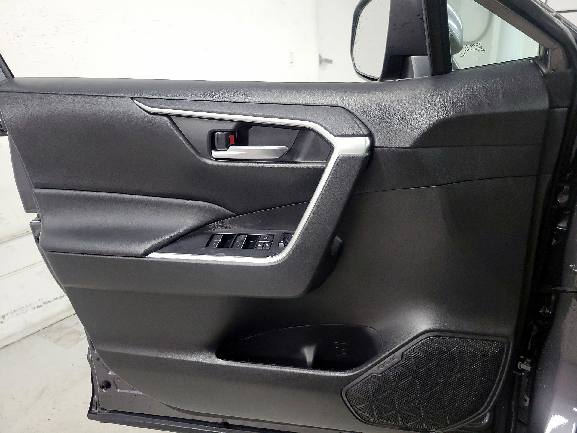 Thumbnail: 2022 Toyota RAV4 - 12