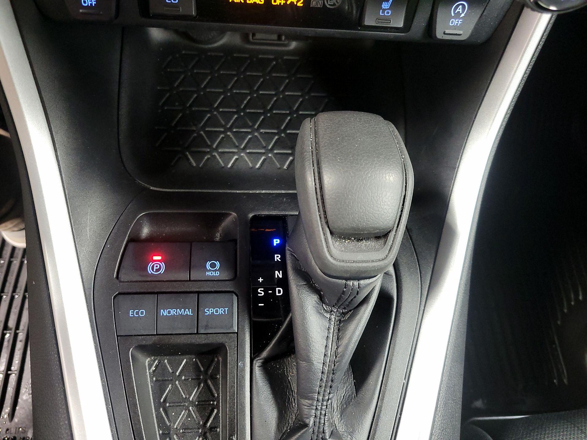 Thumbnail: 2022 Toyota RAV4 - 17