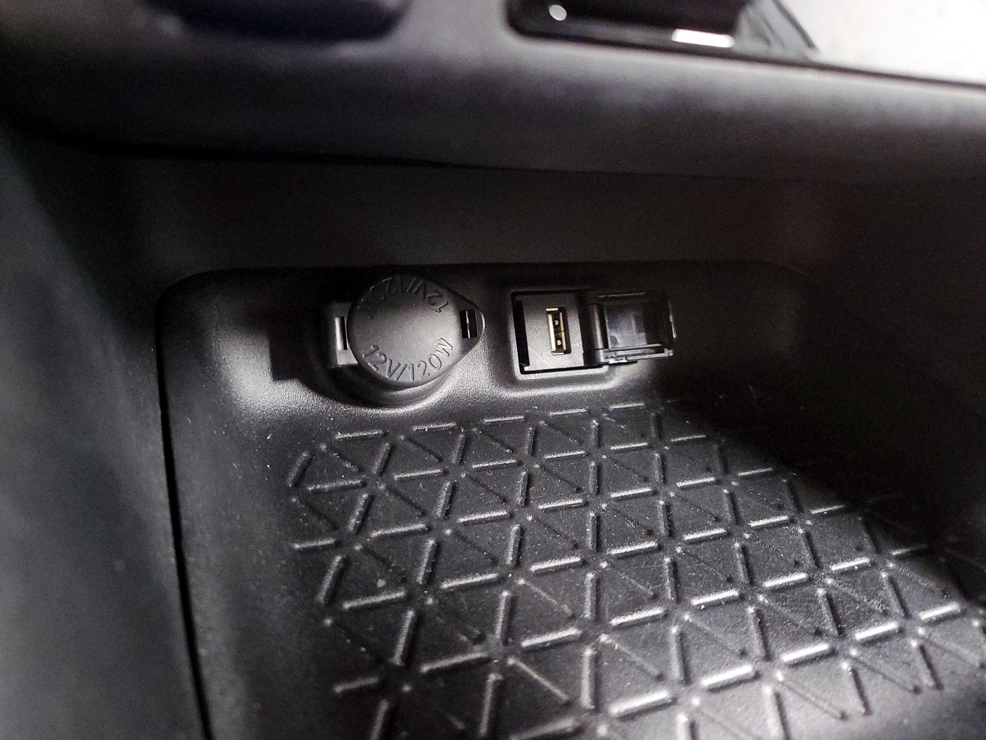 Thumbnail: 2022 Toyota RAV4 - 18