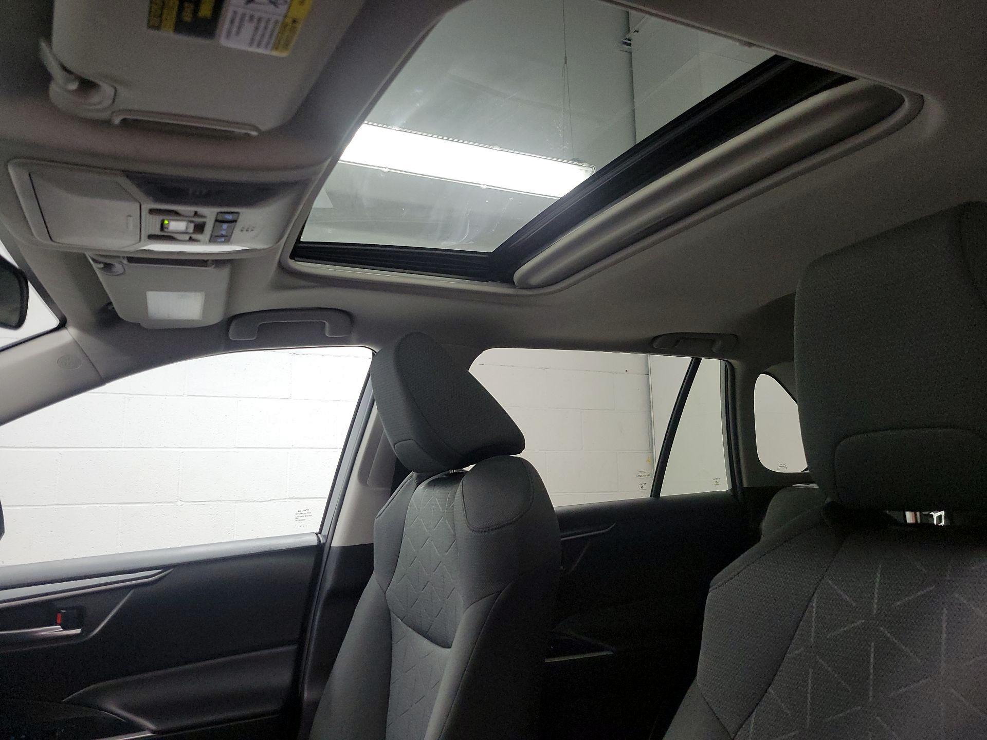 Thumbnail: 2022 Toyota RAV4 - 19