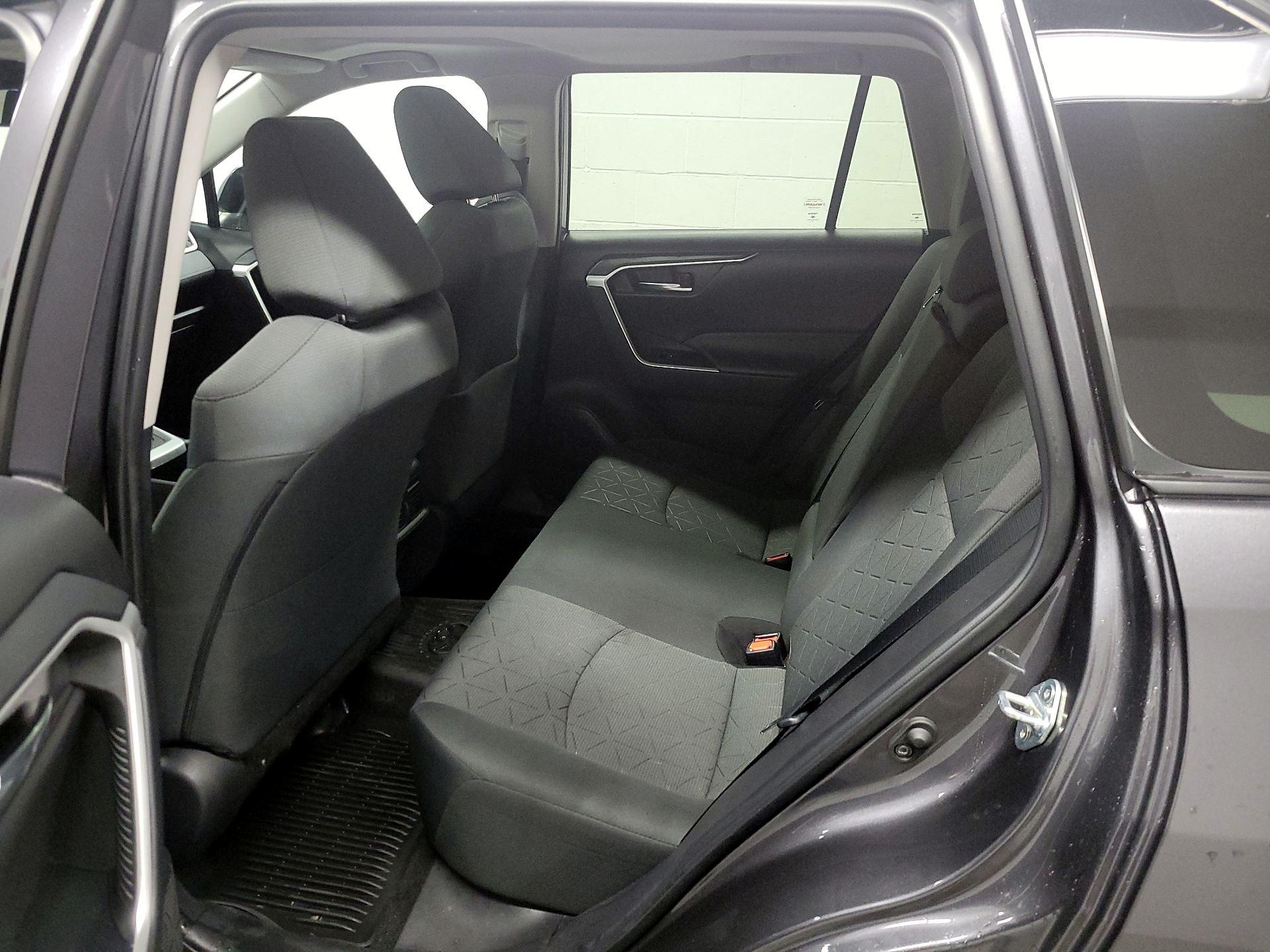 Thumbnail: 2022 Toyota RAV4 - 20