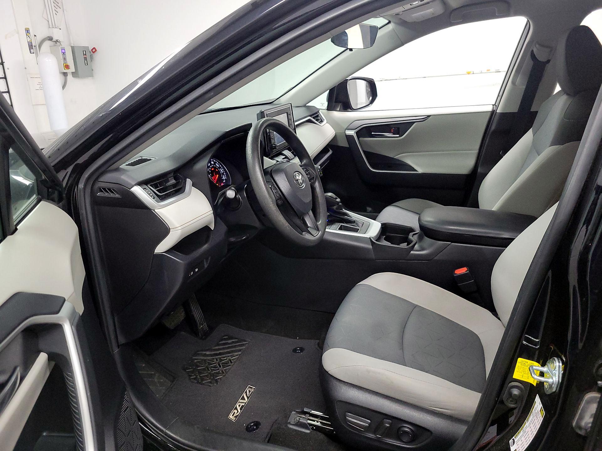 Thumbnail: 2021 Toyota RAV4 - 11