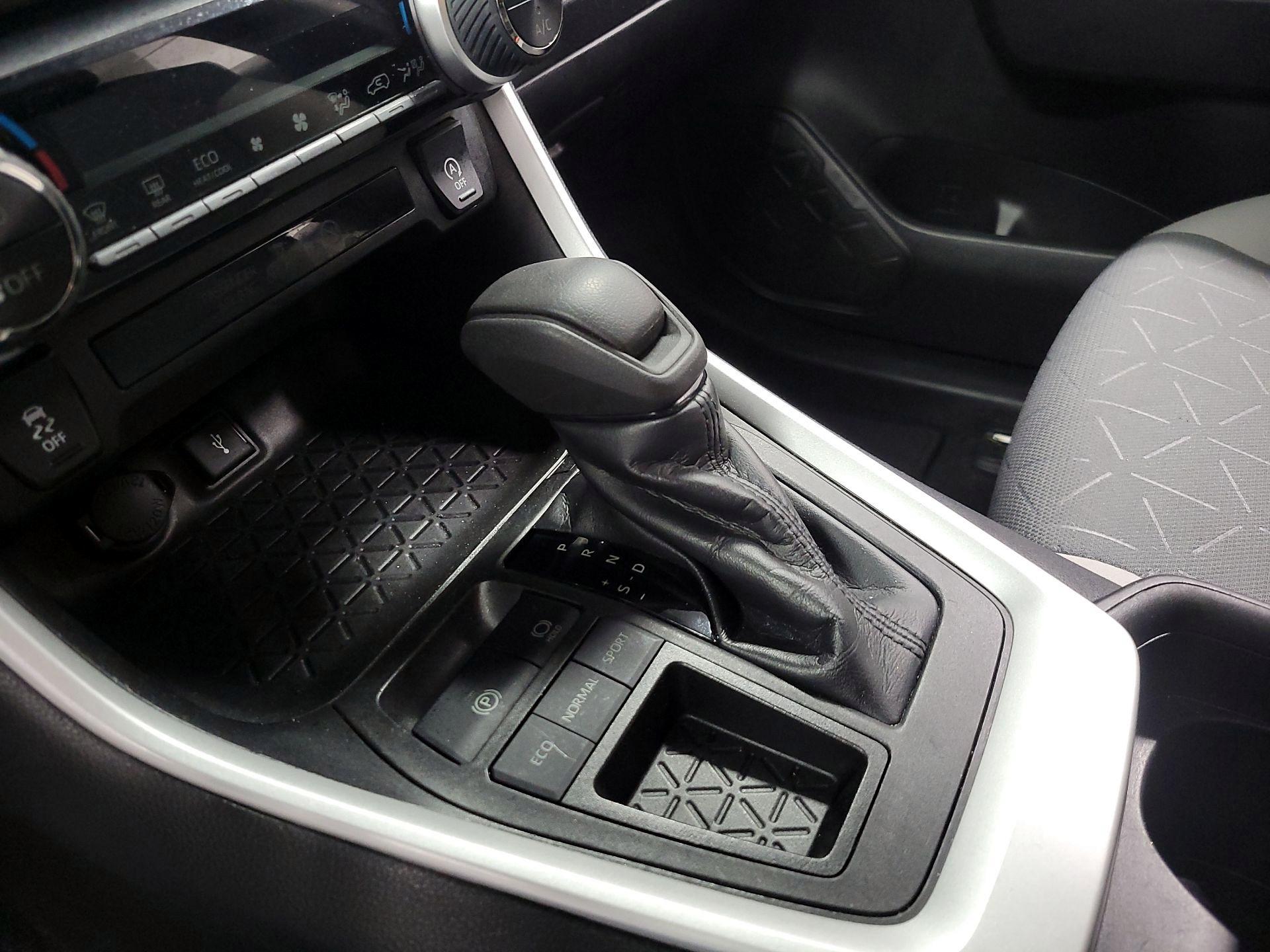 Thumbnail: 2021 Toyota RAV4 - 17