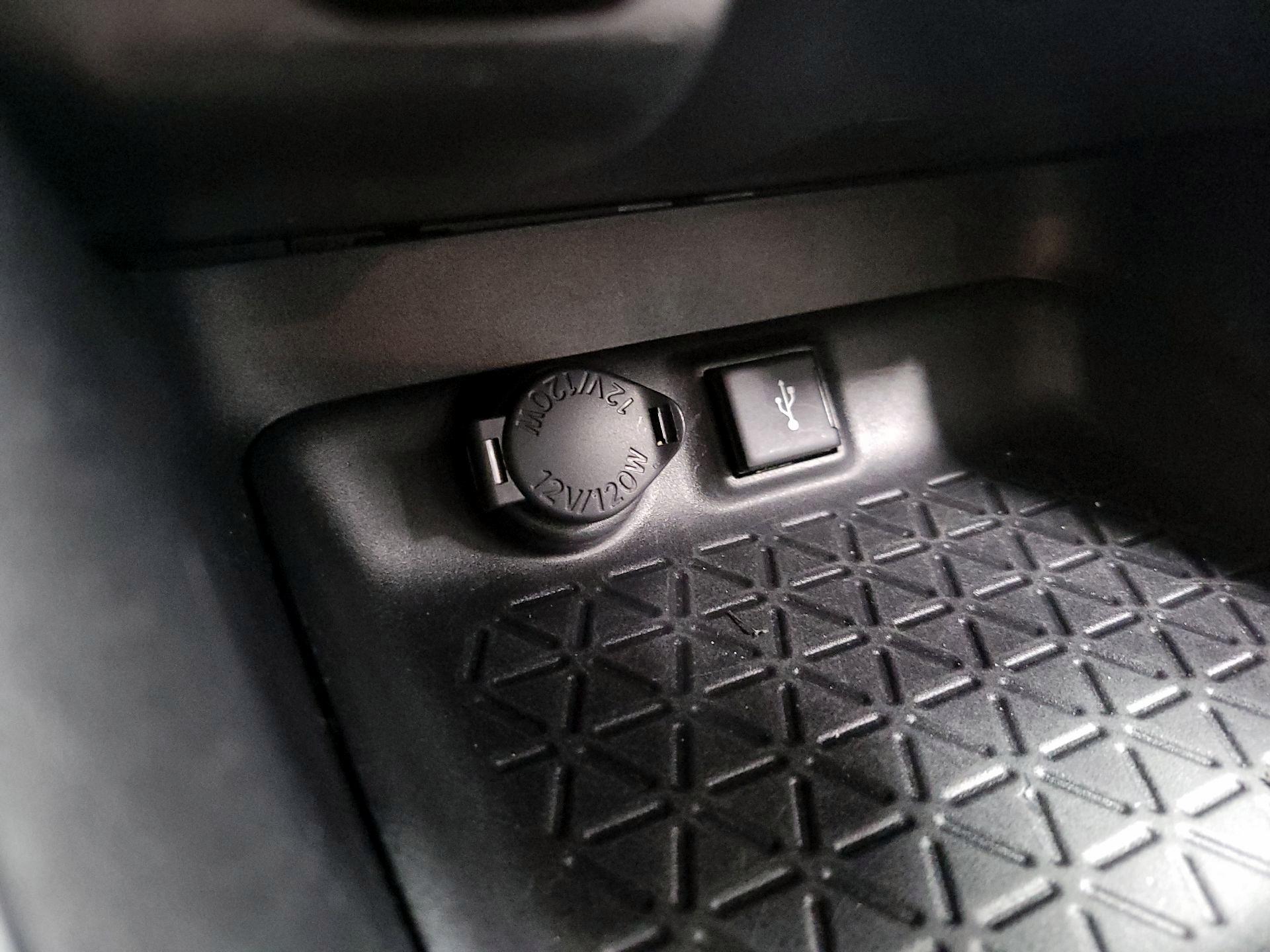 Thumbnail: 2021 Toyota RAV4 - 18