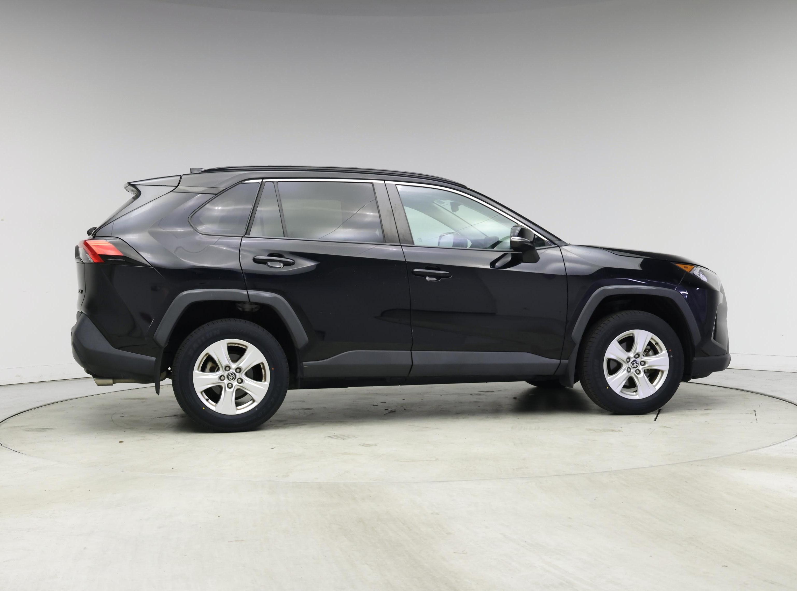 Thumbnail: 2021 Toyota RAV4 - 7