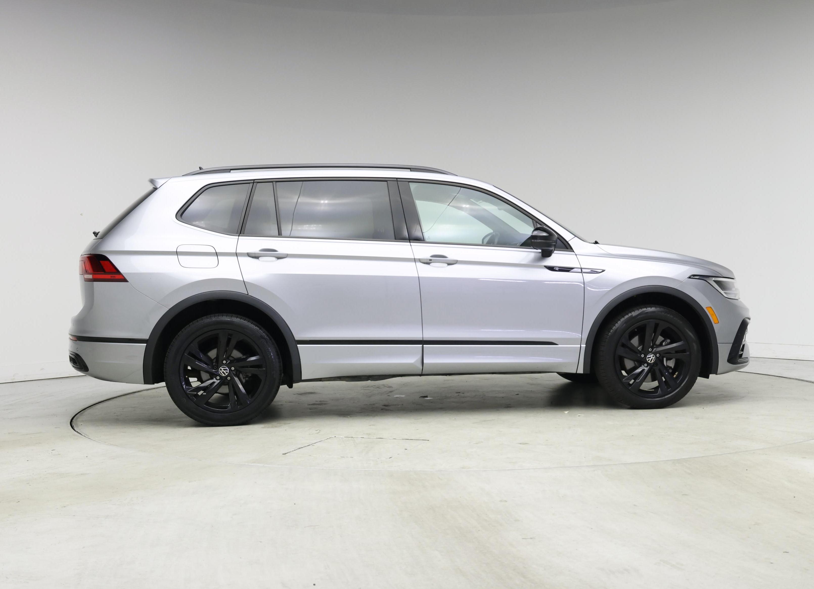 Thumbnail: 2023 Volkswagen Tiguan - 7