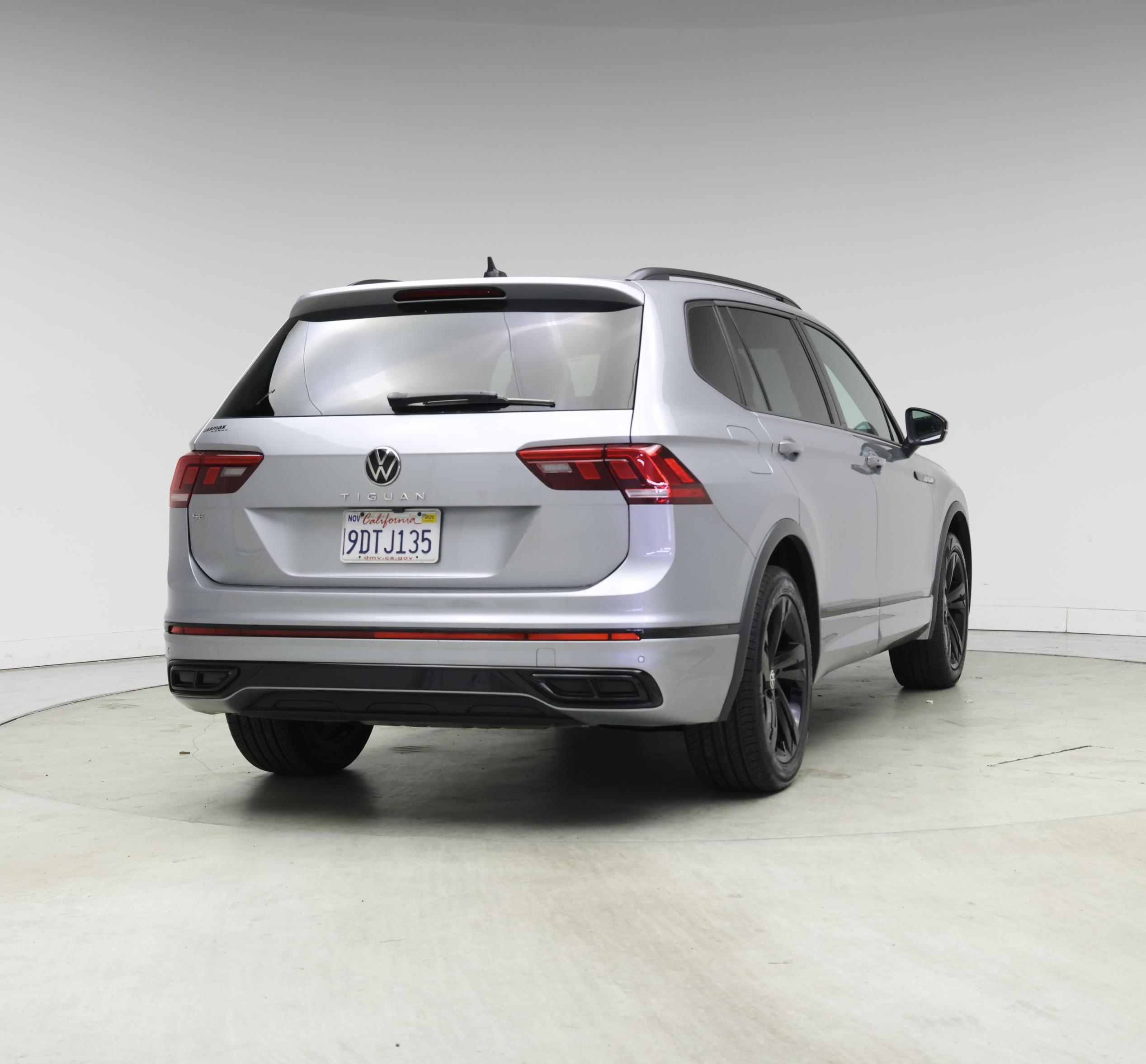 Thumbnail: 2023 Volkswagen Tiguan - 8