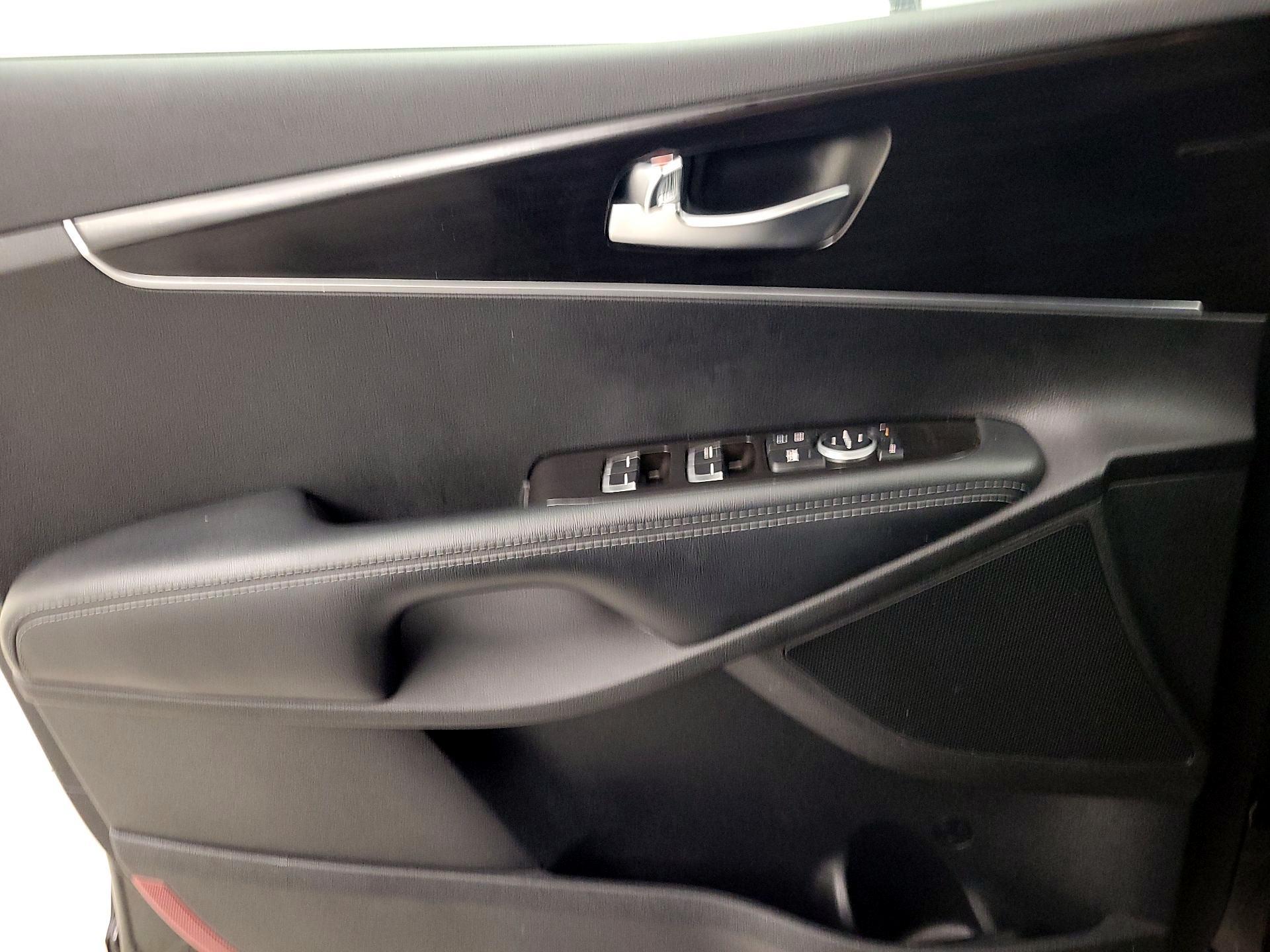 Thumbnail: 2020 Kia Sorento - 12