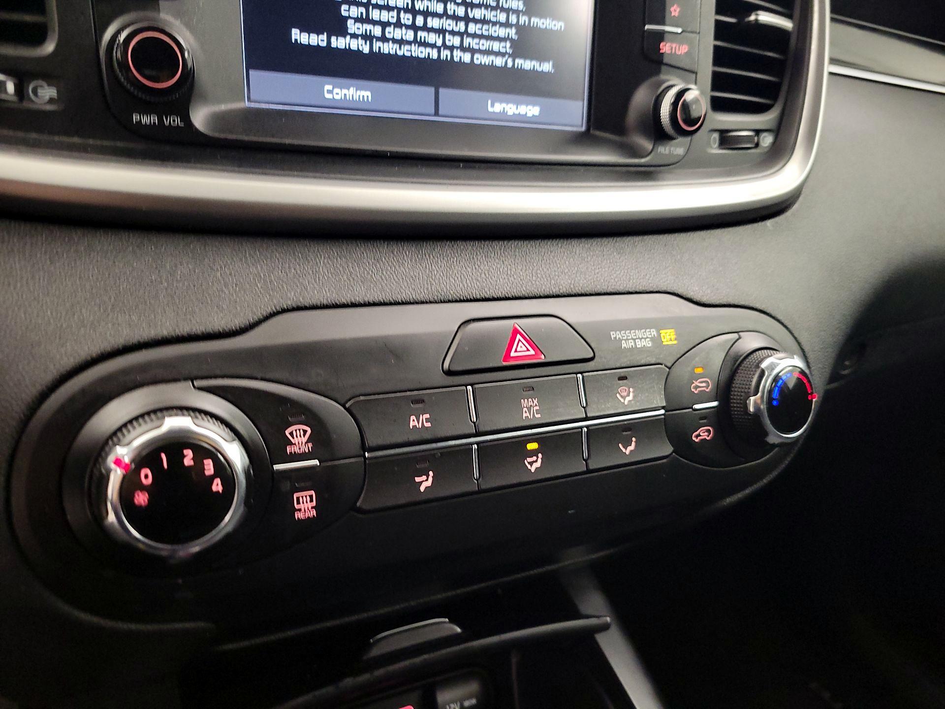 Thumbnail: 2020 Kia Sorento - 16