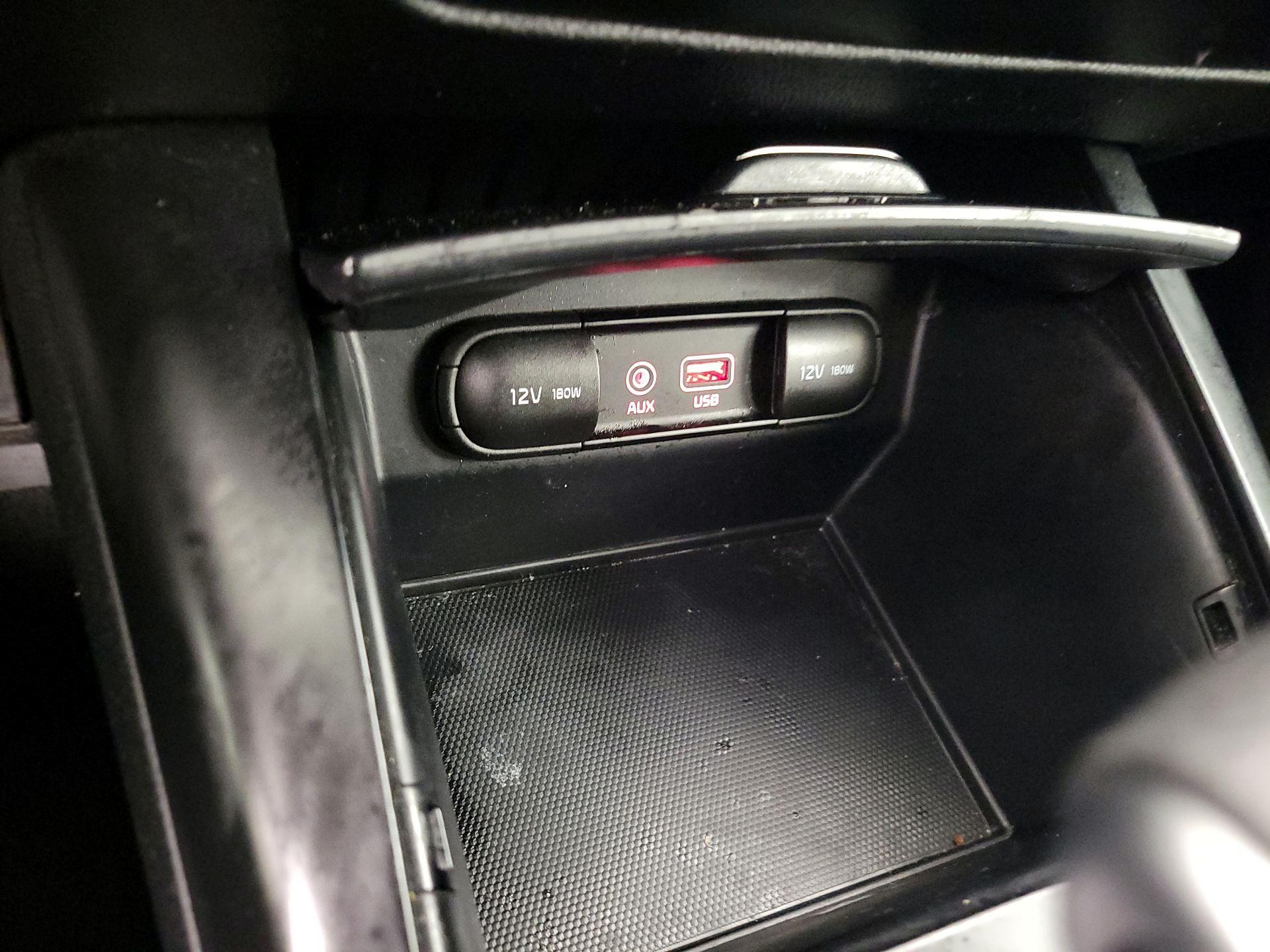 Thumbnail: 2020 Kia Sorento - 18