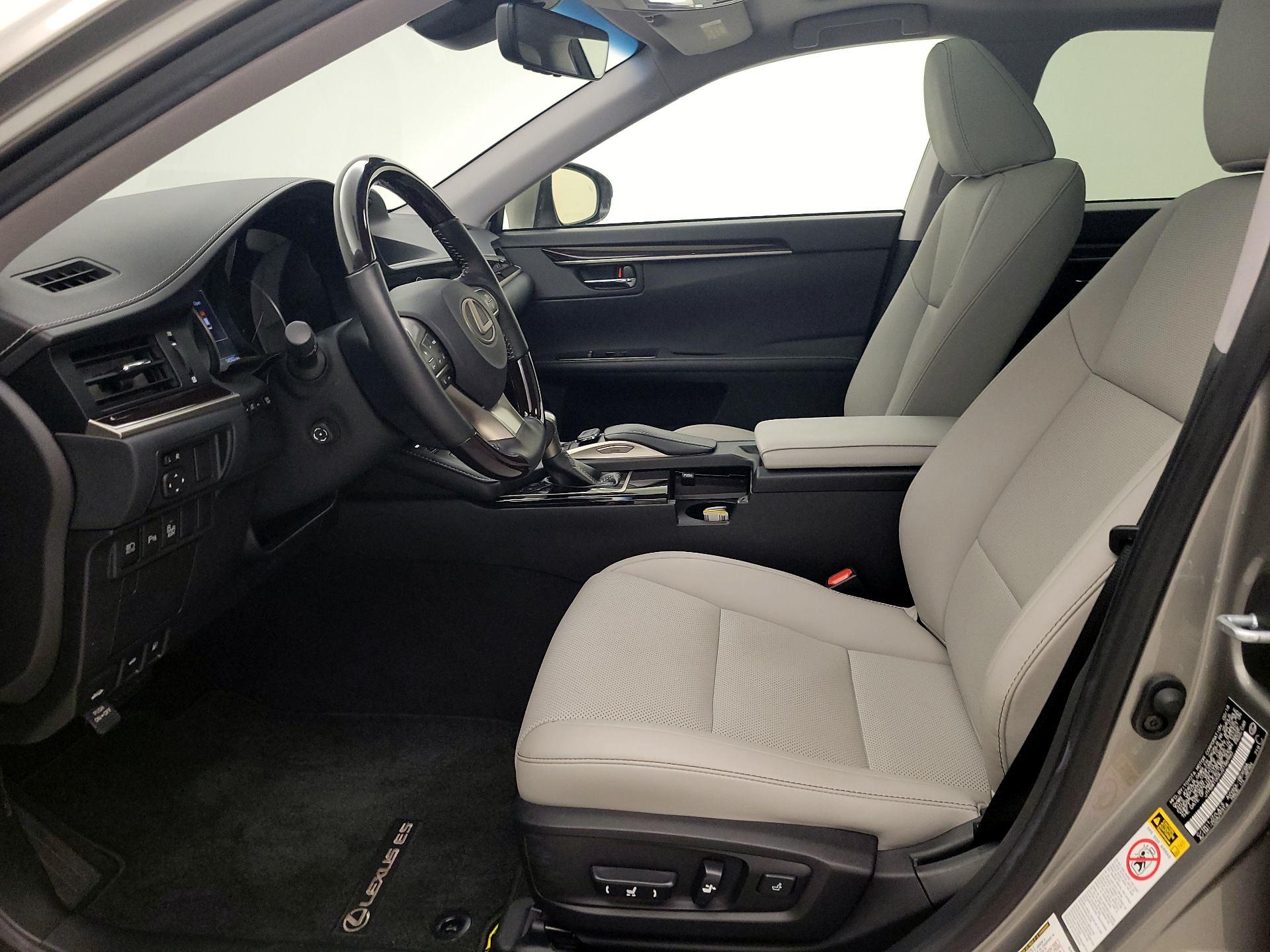 Thumbnail: 2018 Lexus ES - 11