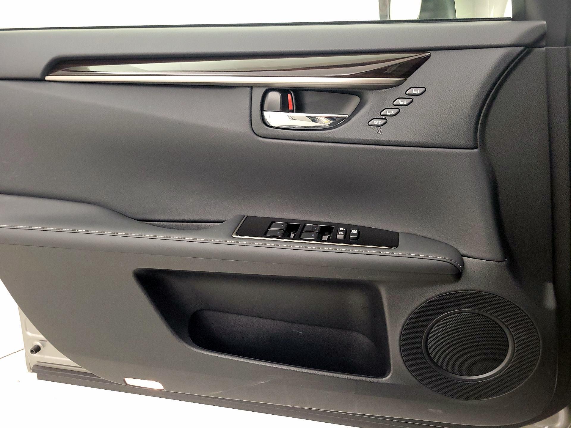 Thumbnail: 2018 Lexus ES - 12