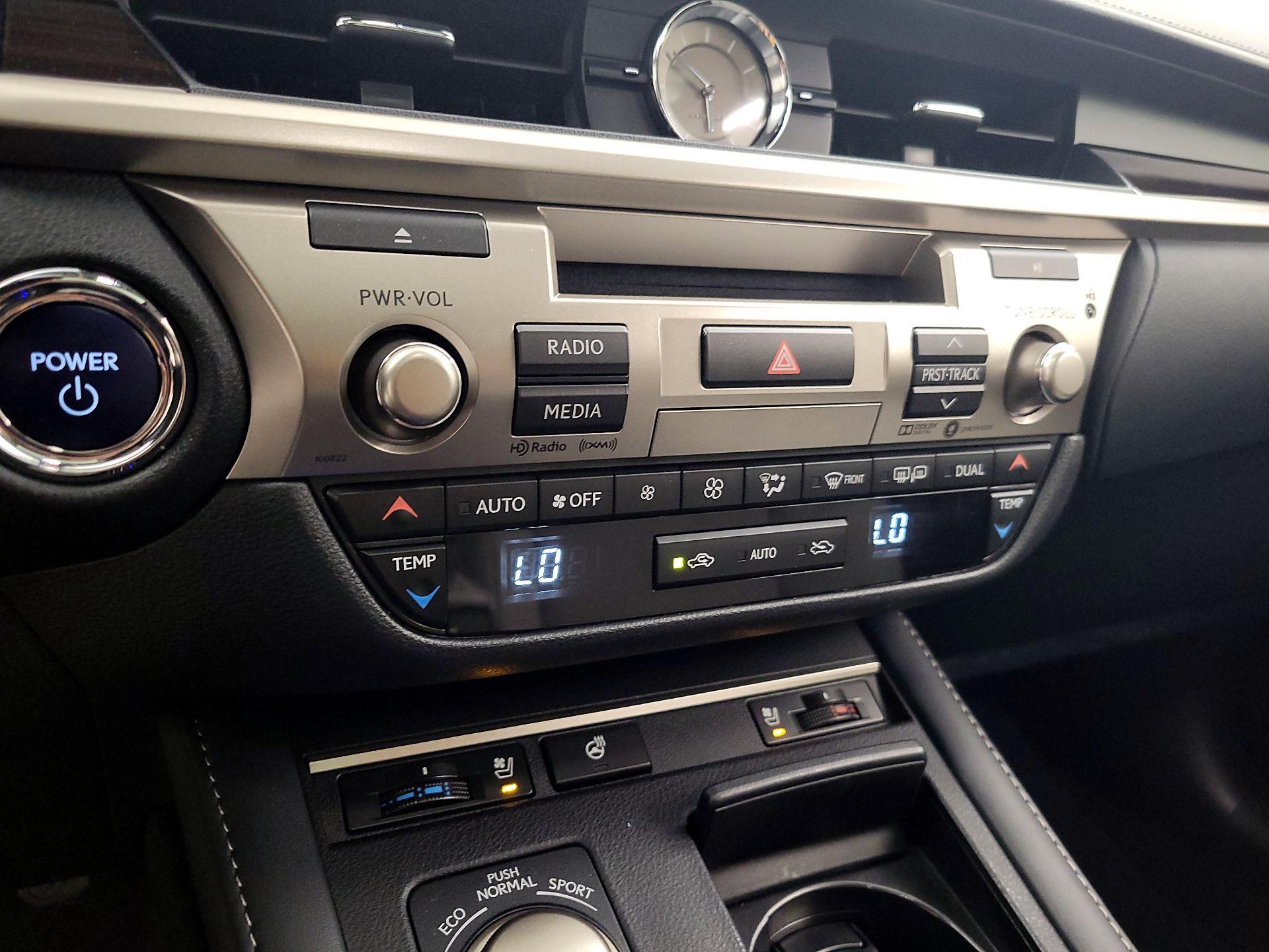 Thumbnail: 2018 Lexus ES - 17