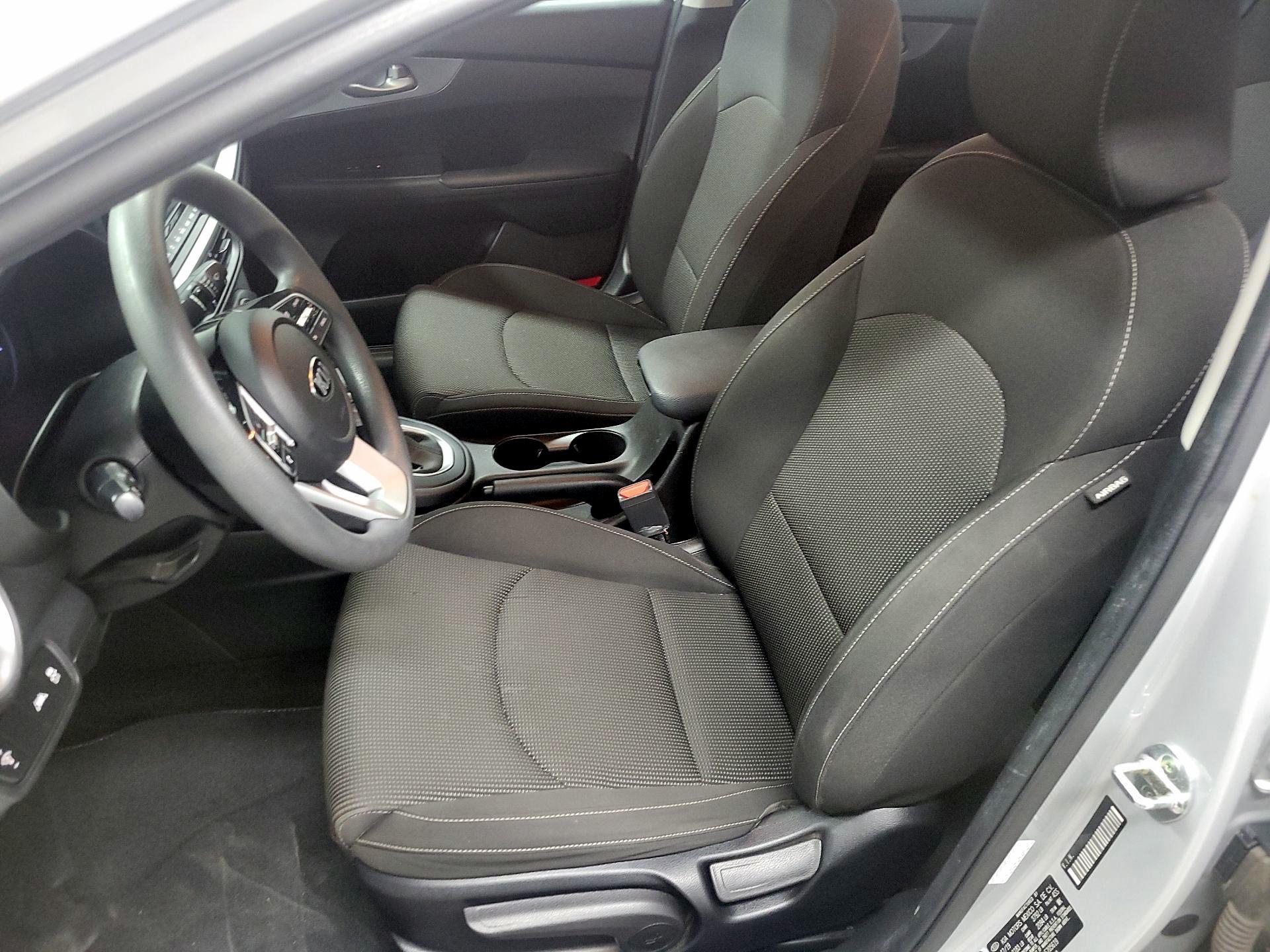 Thumbnail: 2020 Kia Forte - 11