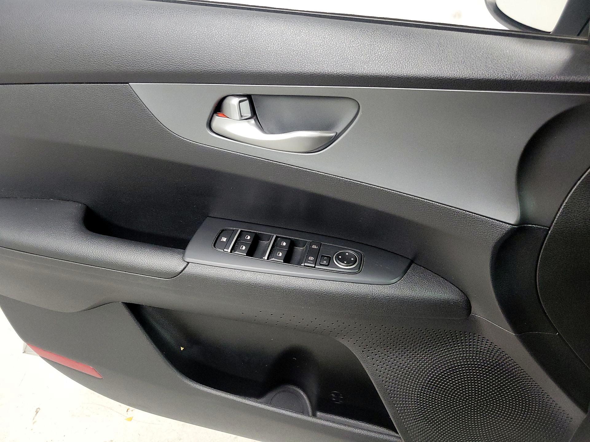 Thumbnail: 2020 Kia Forte - 12