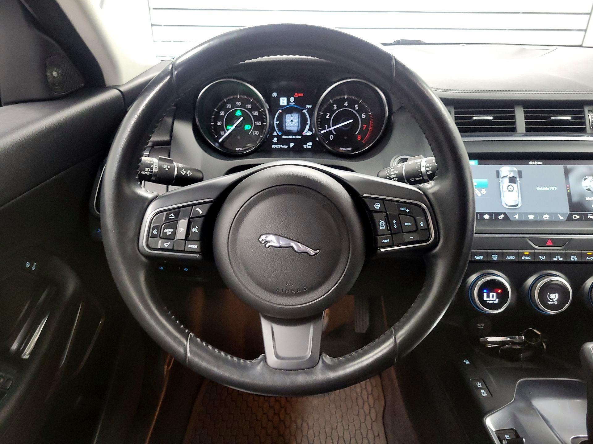 Thumbnail: 2018 Jaguar E-Pace - 10