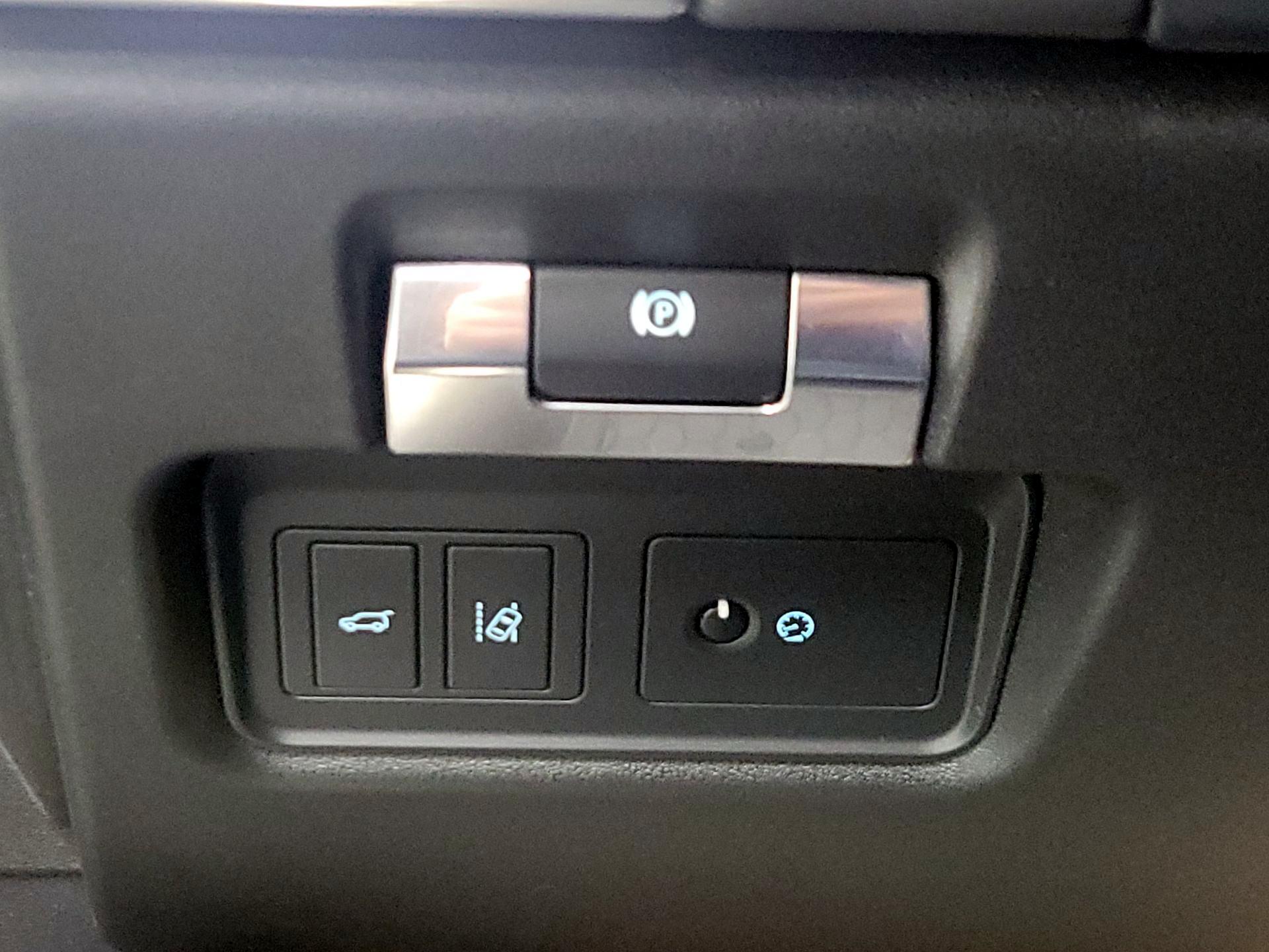 Thumbnail: 2018 Jaguar E-Pace - 13