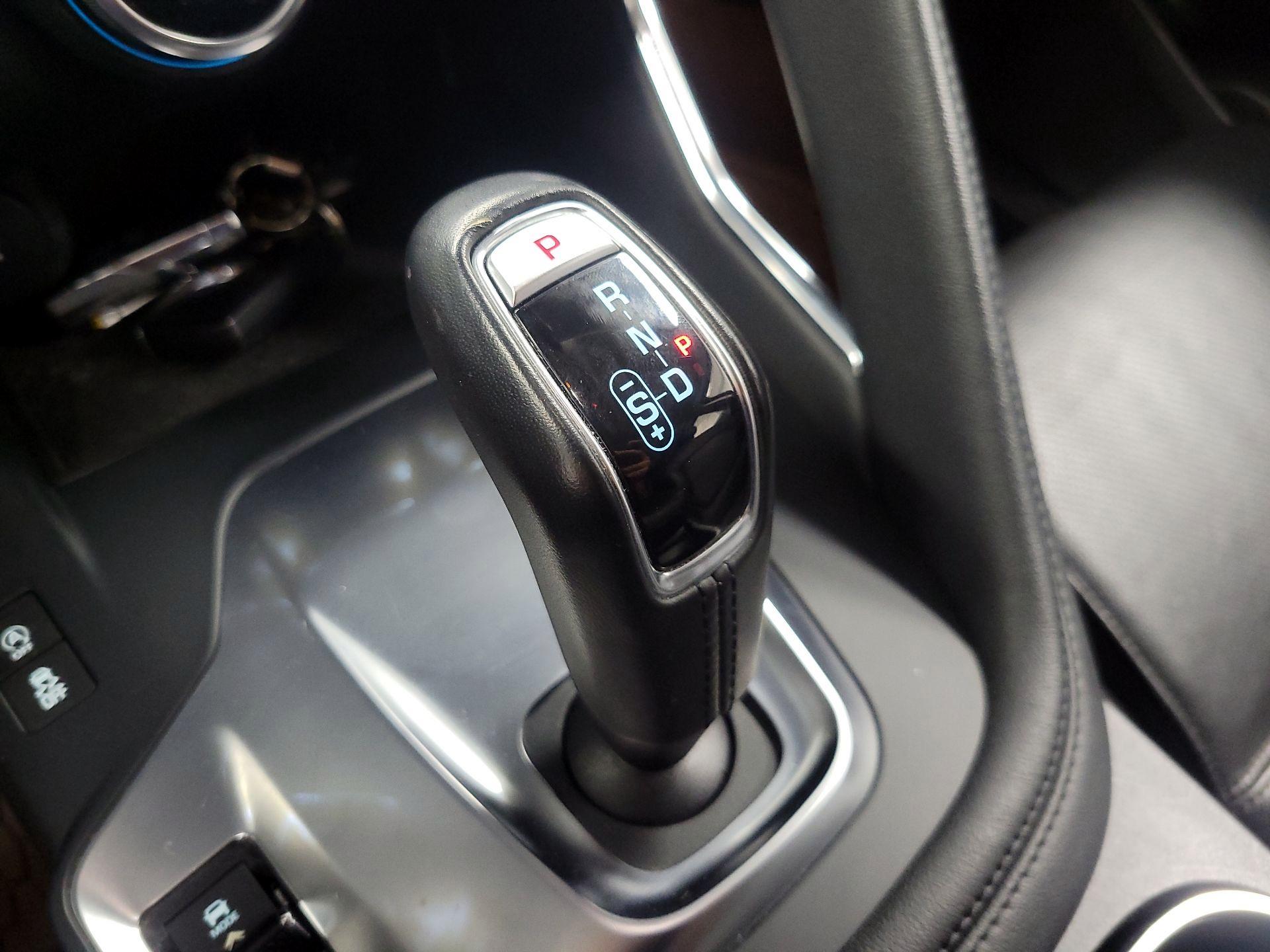 Thumbnail: 2018 Jaguar E-Pace - 17