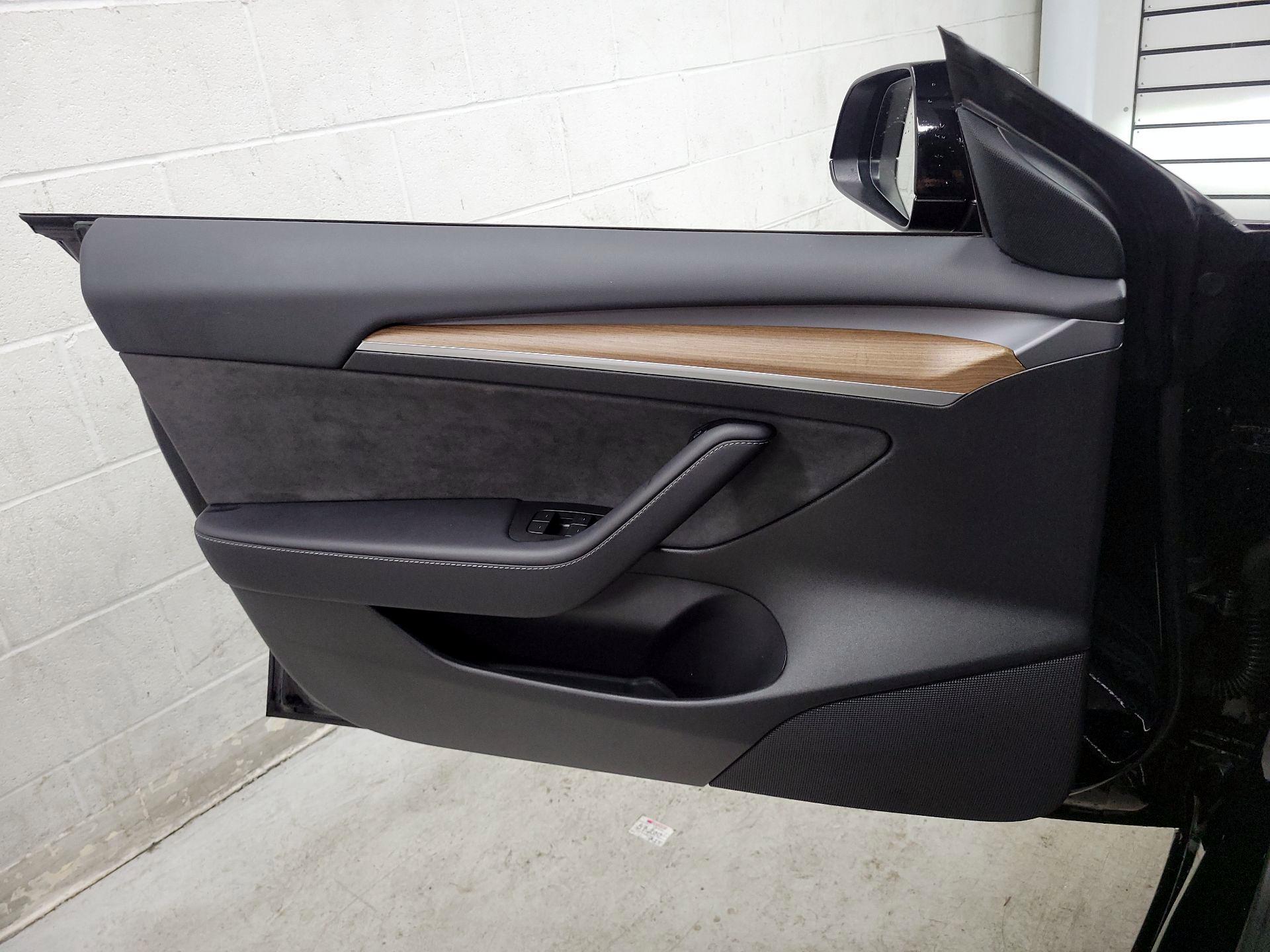 Thumbnail: 2022 Tesla Model 3 - 12