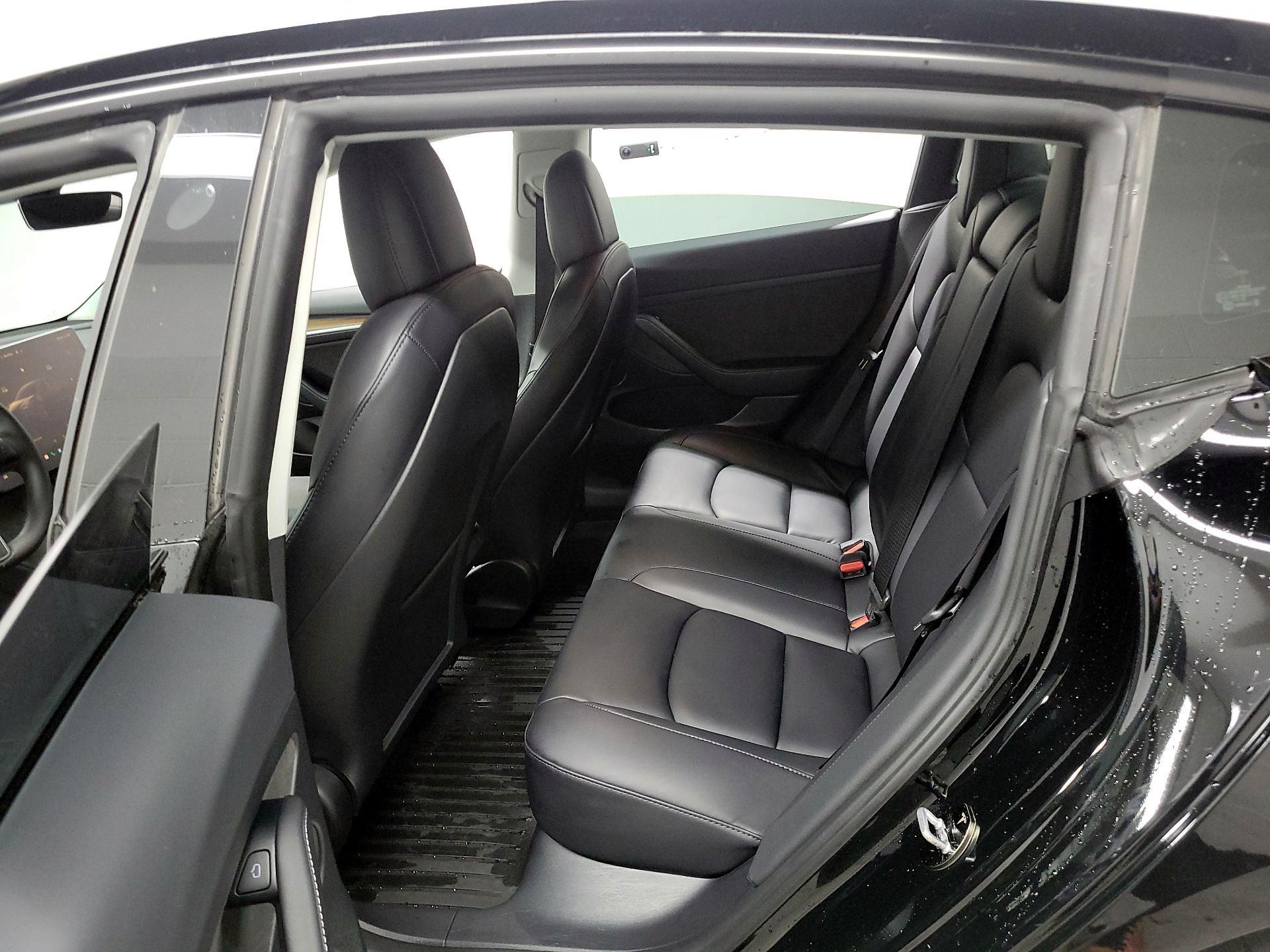 Thumbnail: 2022 Tesla Model 3 - 17