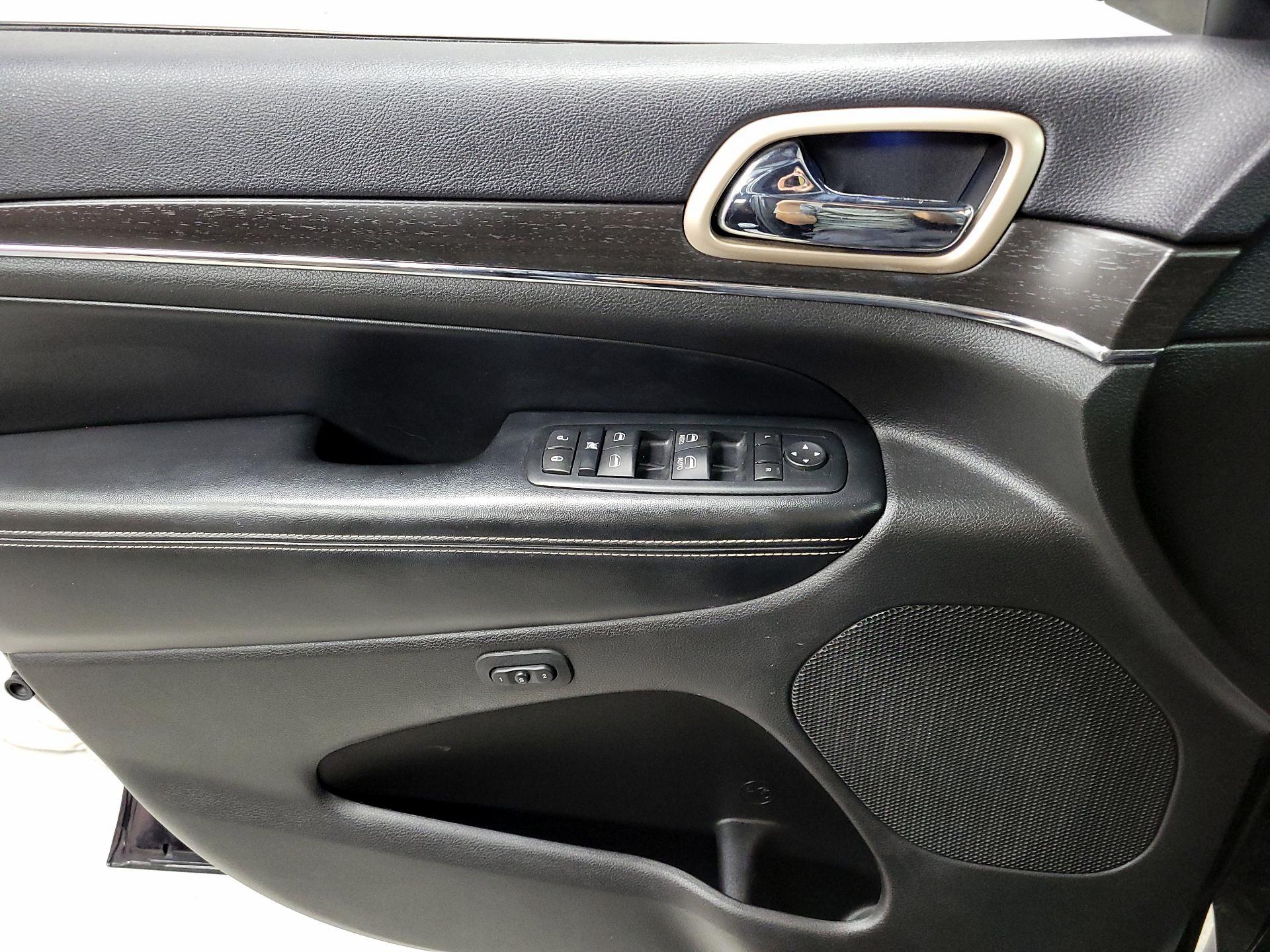 Thumbnail: 2016 Jeep Grand Cherokee - 12