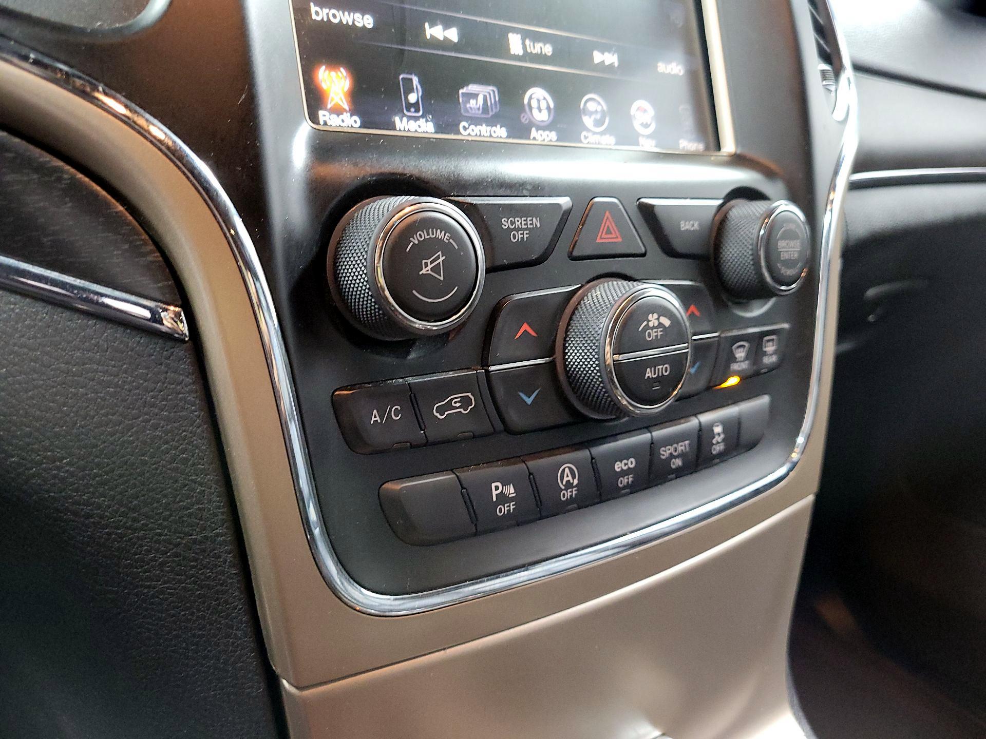 Thumbnail: 2016 Jeep Grand Cherokee - 16