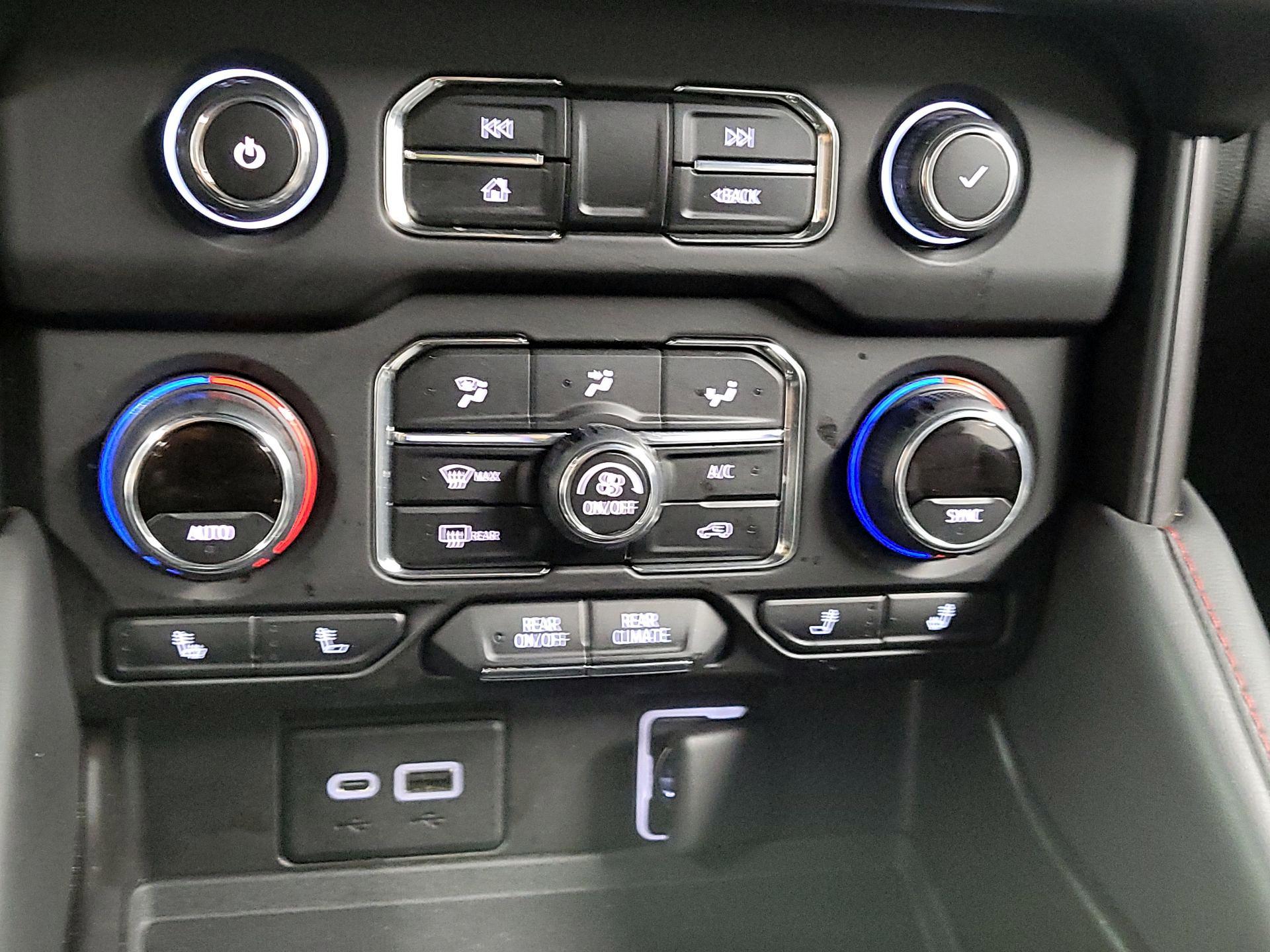 Thumbnail: 2021 Chevrolet Suburban - 16