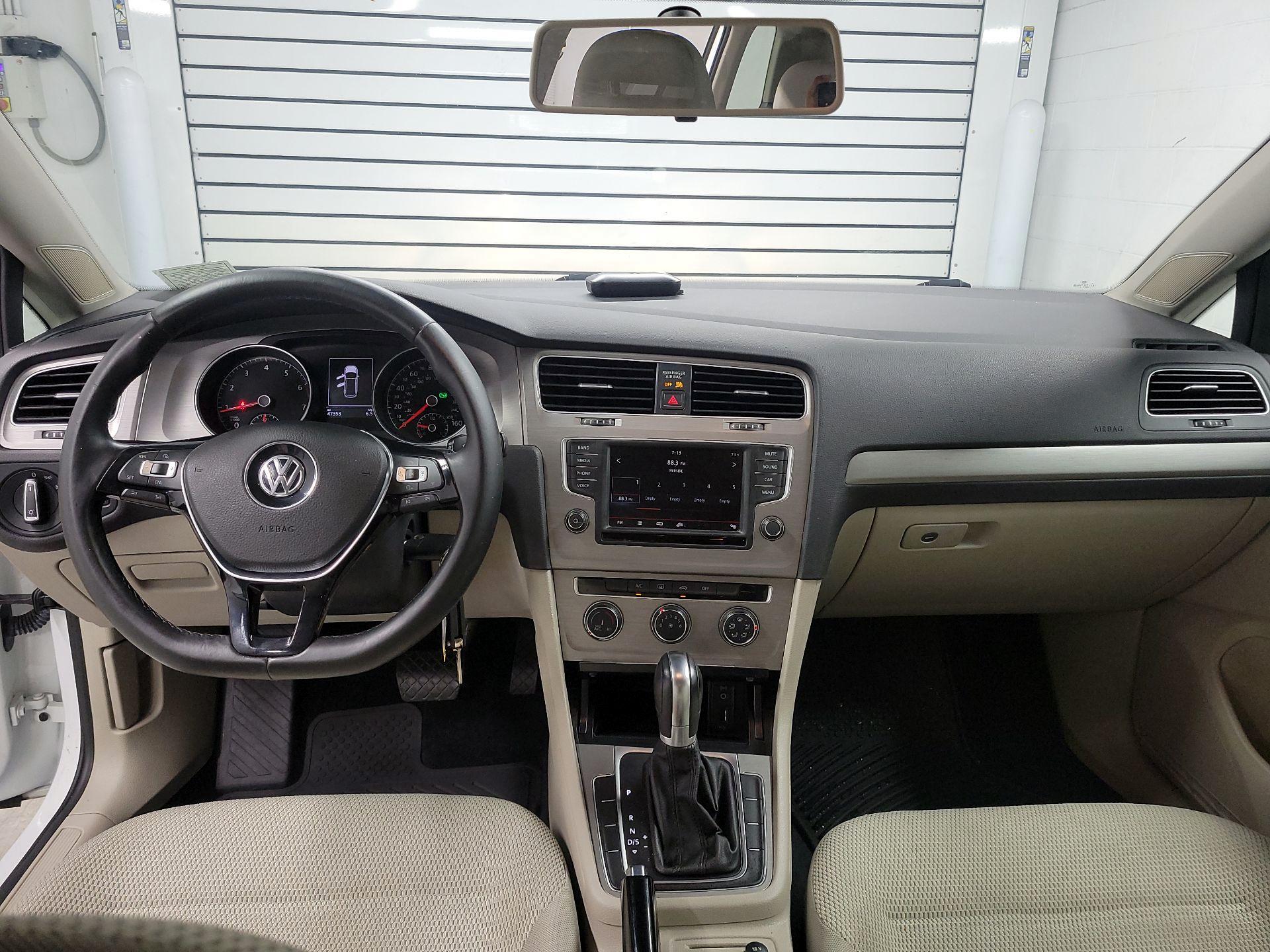 Thumbnail: 2016 Volkswagen Golf - 9