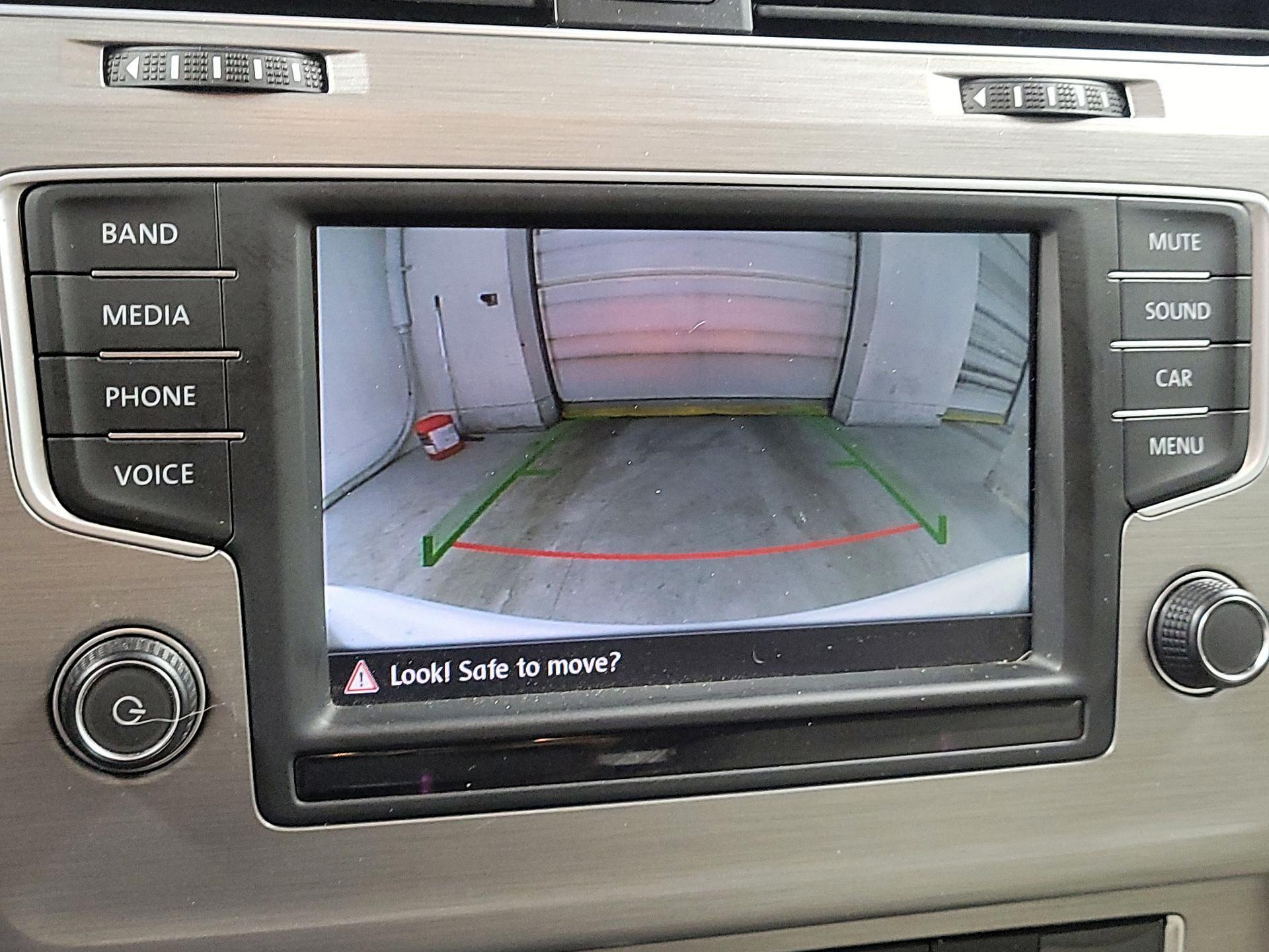 Thumbnail: 2016 Volkswagen Golf - 13