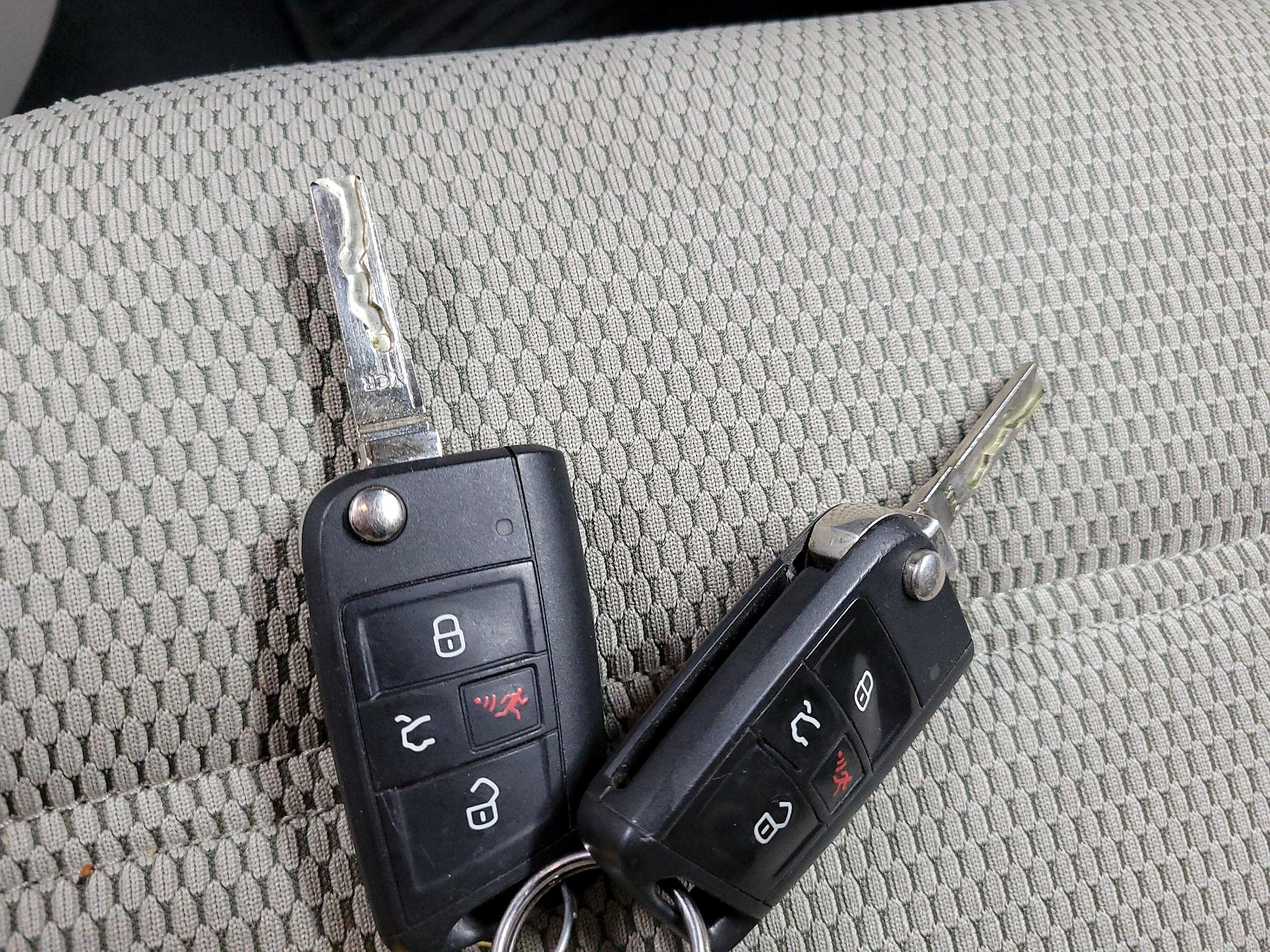 Thumbnail: 2016 Volkswagen Golf - 20