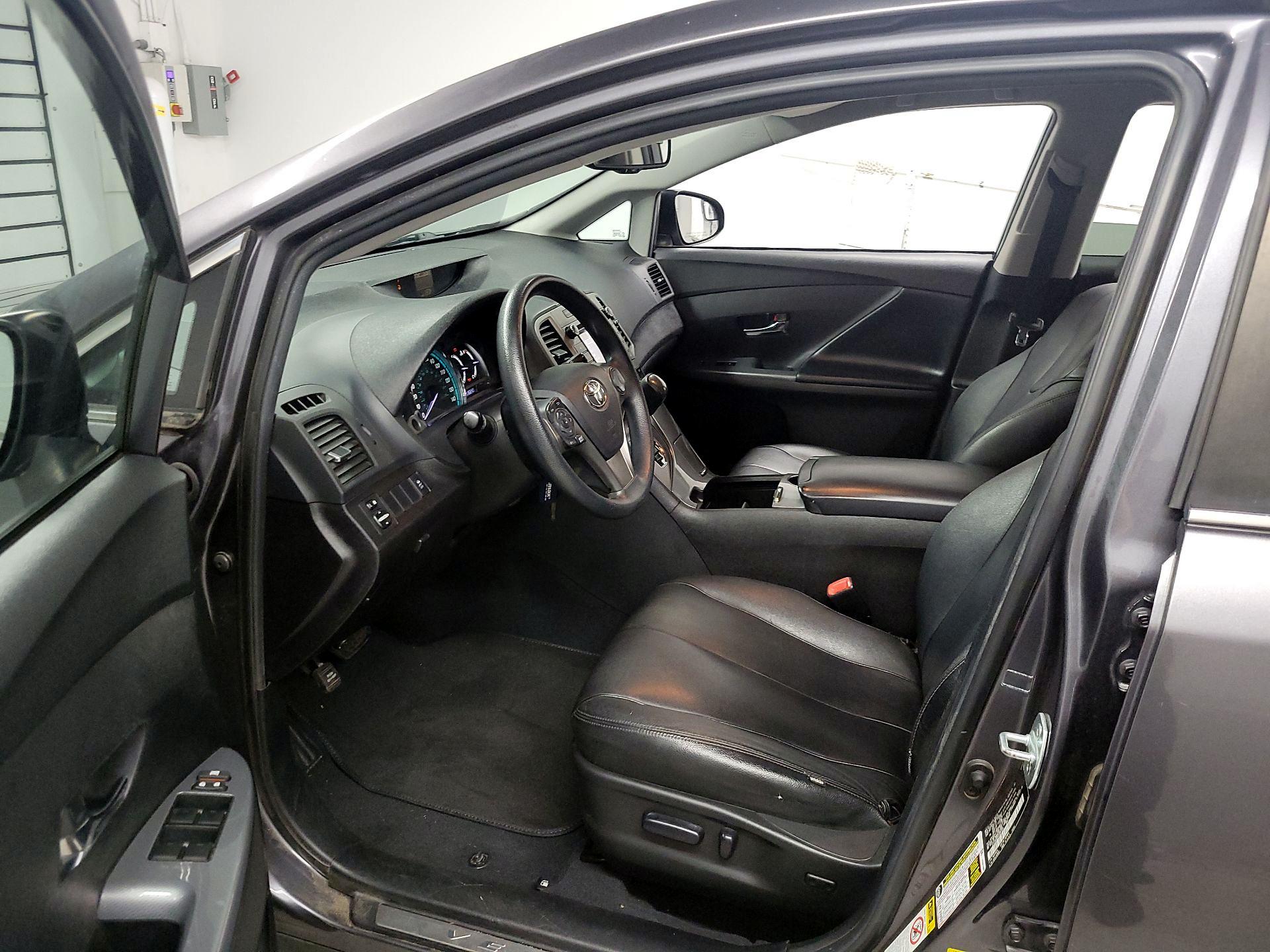 Thumbnail: 2015 Toyota Venza - 11