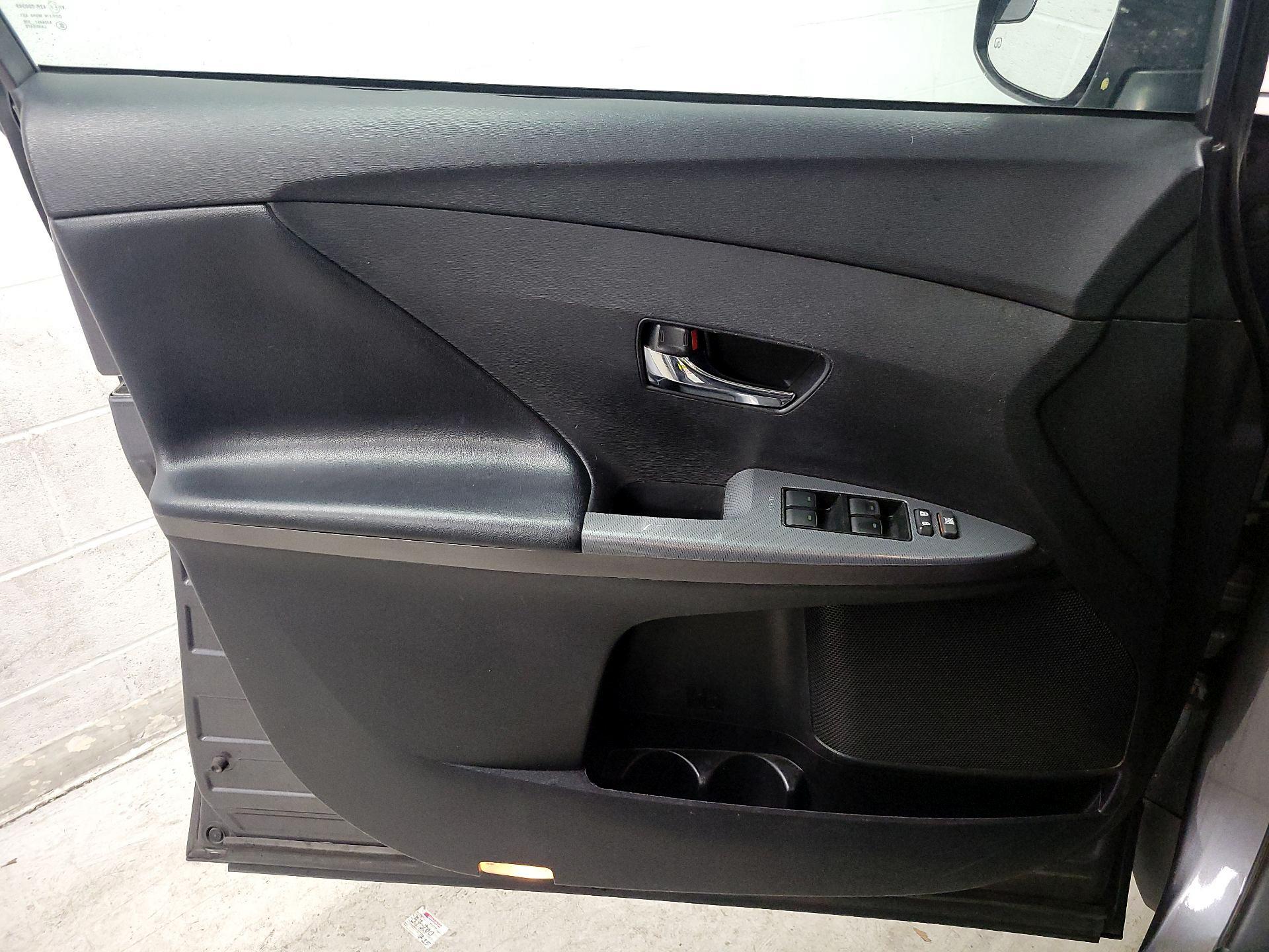 Thumbnail: 2015 Toyota Venza - 12