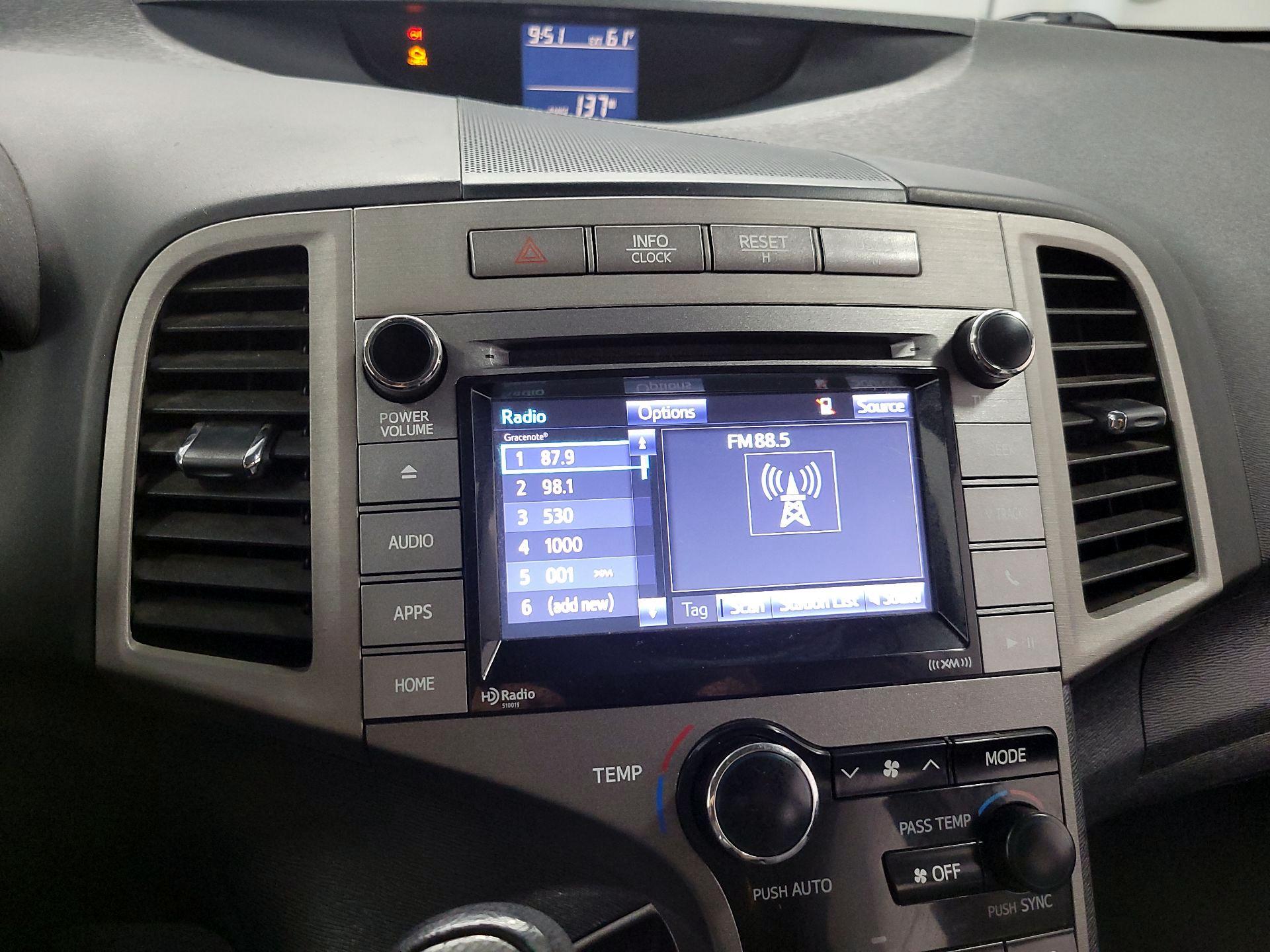 Thumbnail: 2015 Toyota Venza - 15