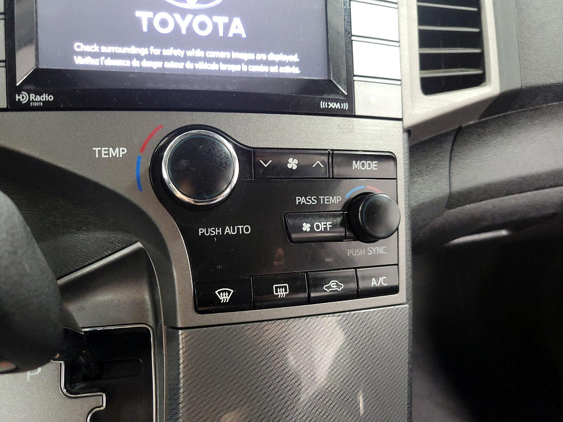 Thumbnail: 2015 Toyota Venza - 16