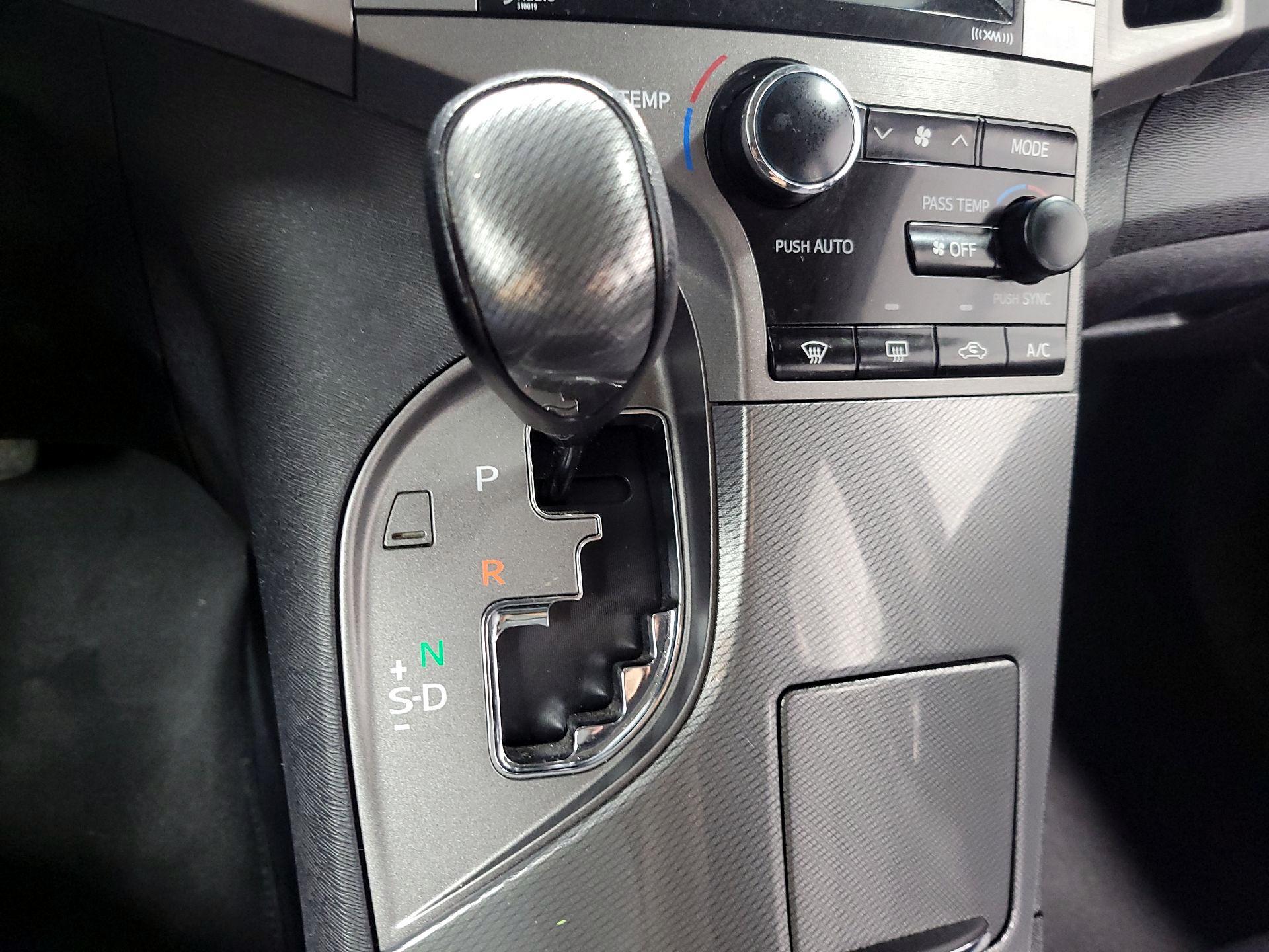 Thumbnail: 2015 Toyota Venza - 17