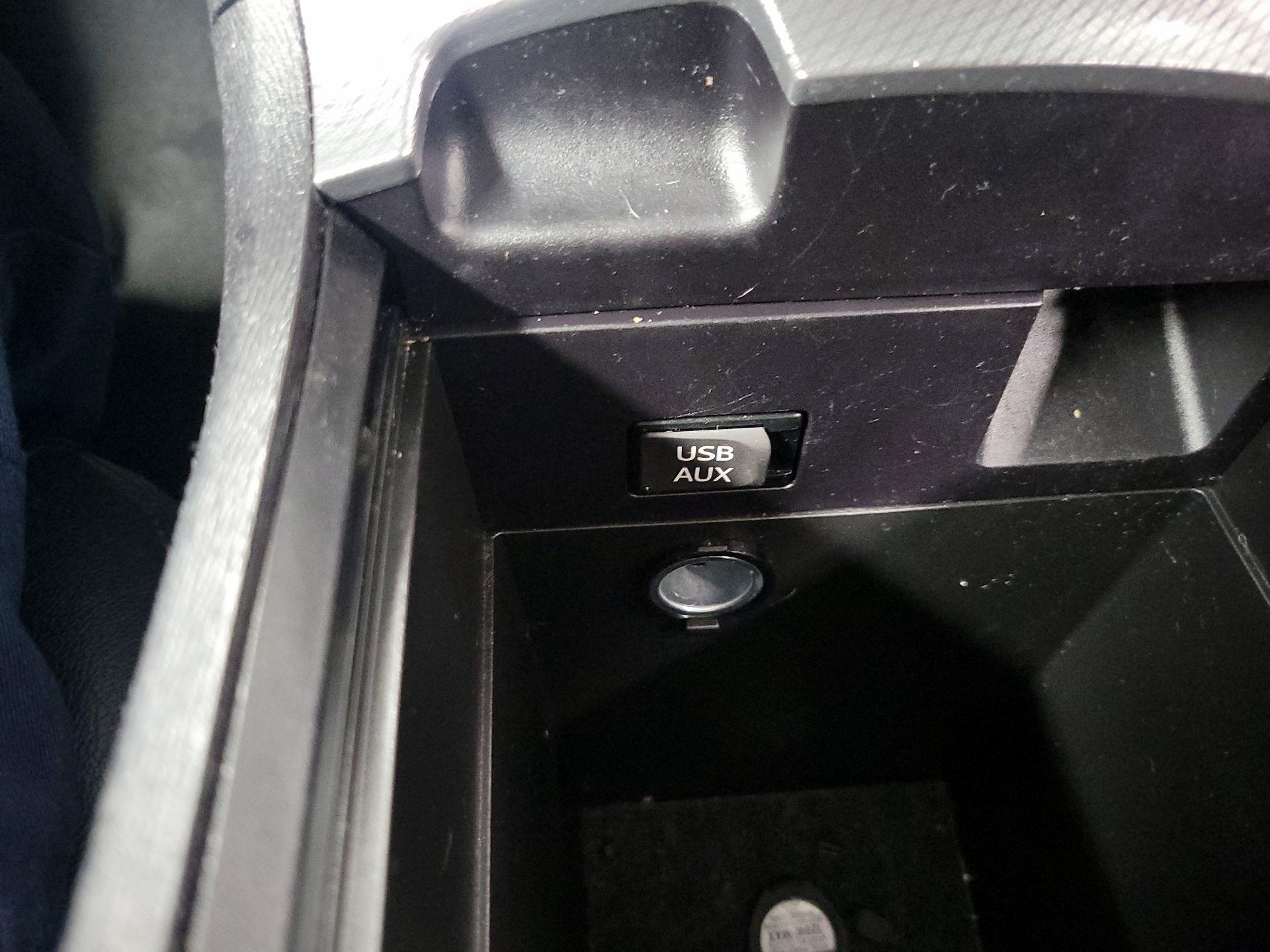 Thumbnail: 2015 Toyota Venza - 18