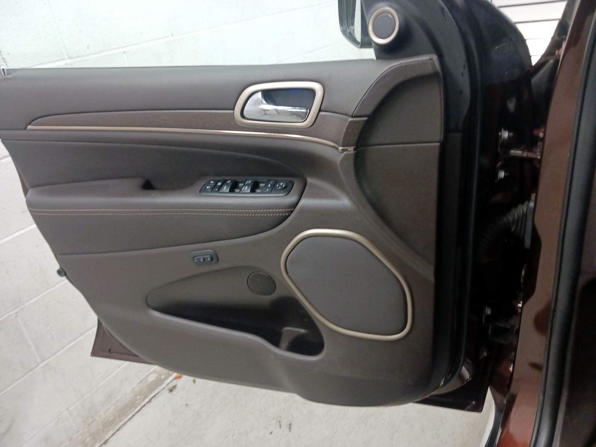 Thumbnail: 2014 Jeep Grand Cherokee - 10