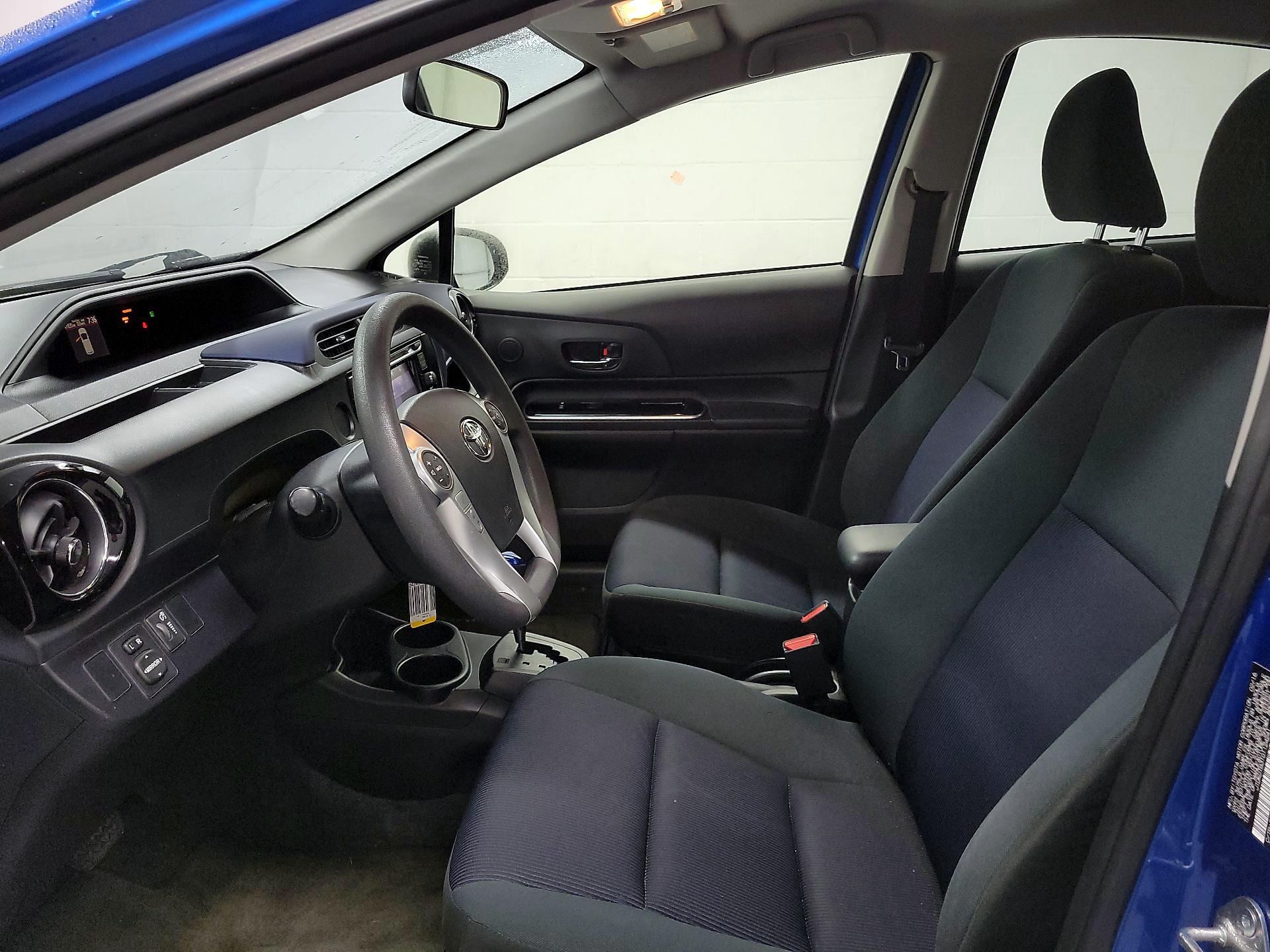 Thumbnail: 2016 Toyota Prius c - 11