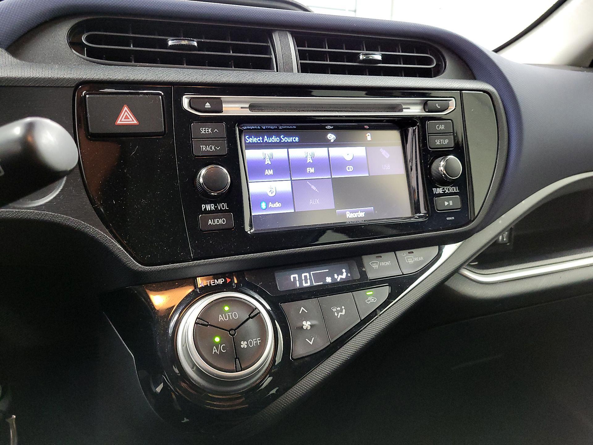 Thumbnail: 2016 Toyota Prius c - 14