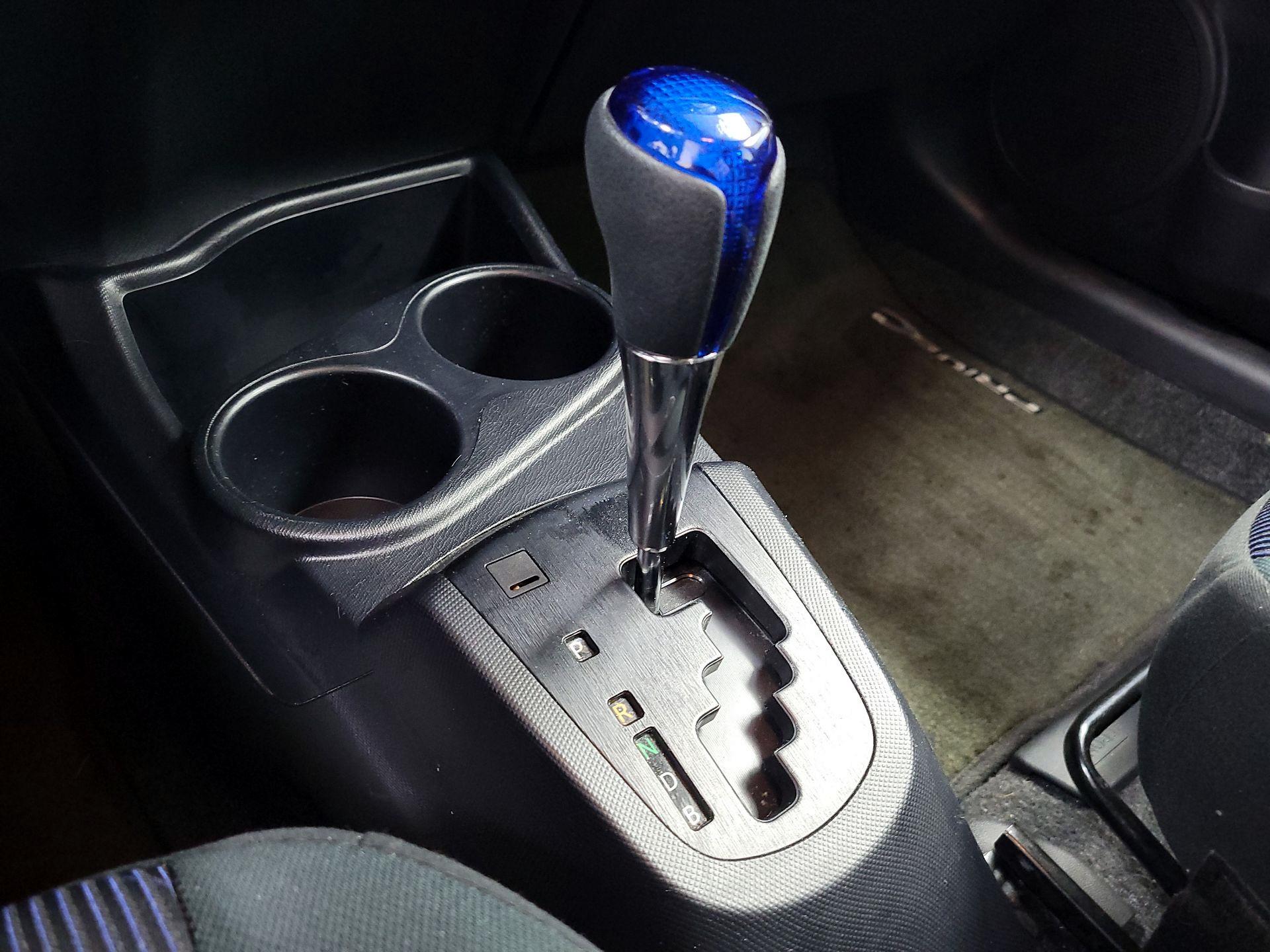 Thumbnail: 2016 Toyota Prius c - 16