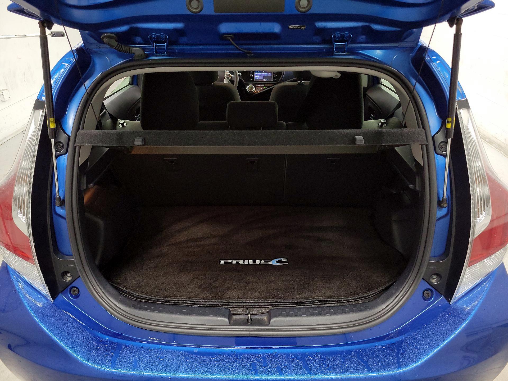 Thumbnail: 2016 Toyota Prius c - 18