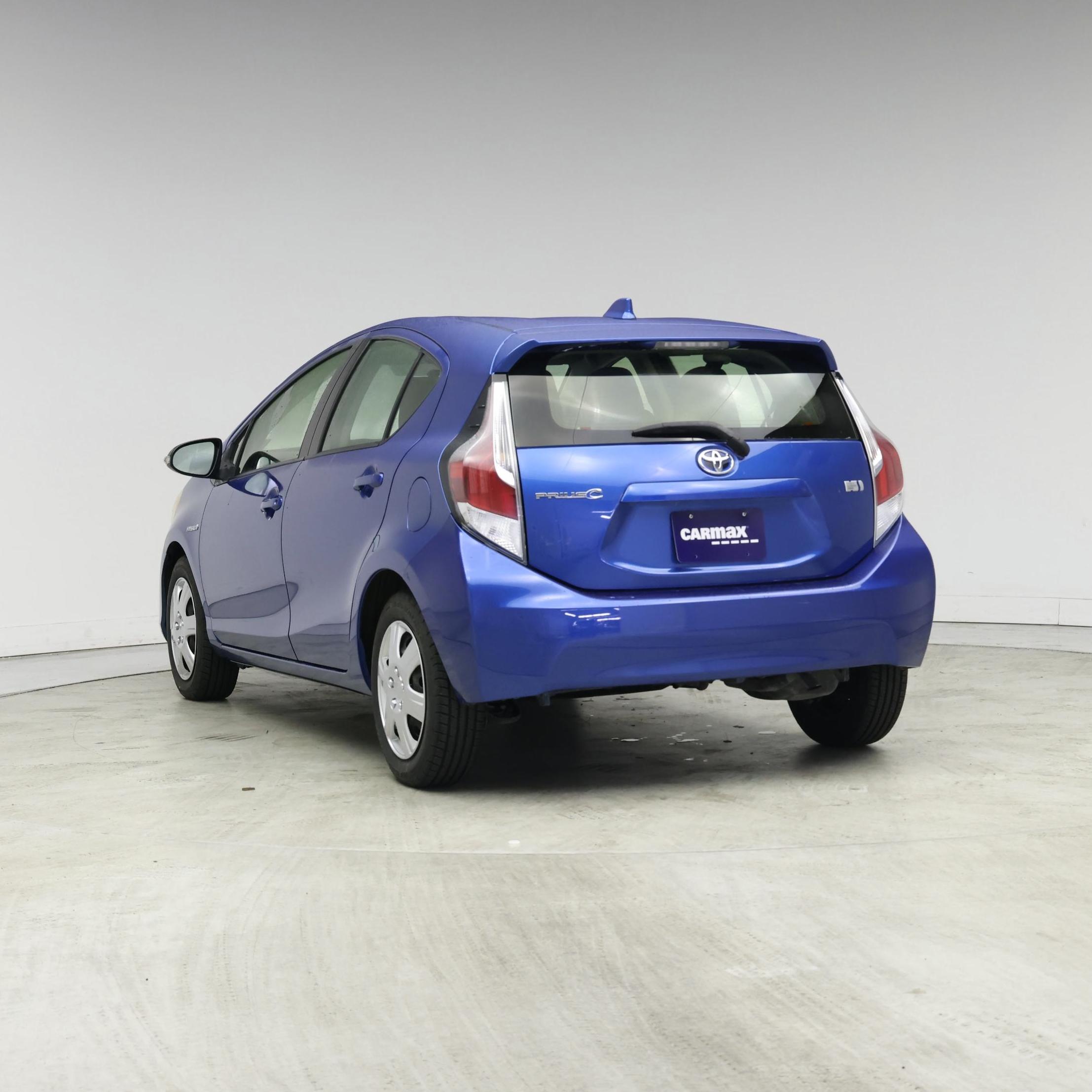 Thumbnail: 2016 Toyota Prius c - 2