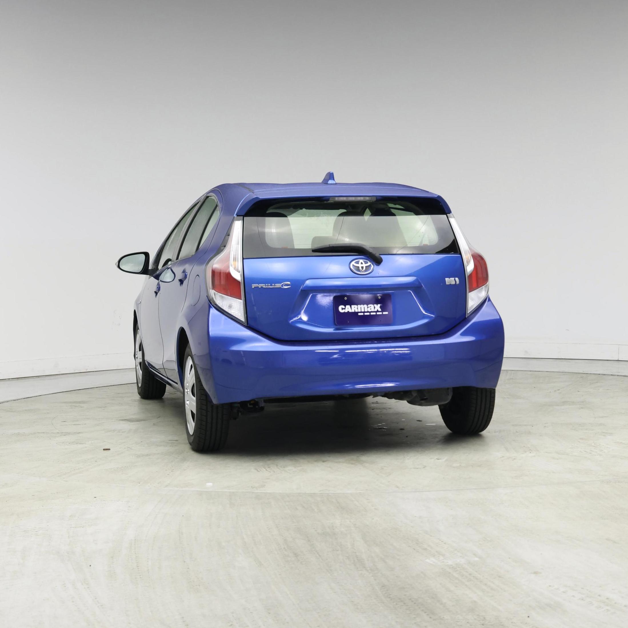 Thumbnail: 2016 Toyota Prius c - 6