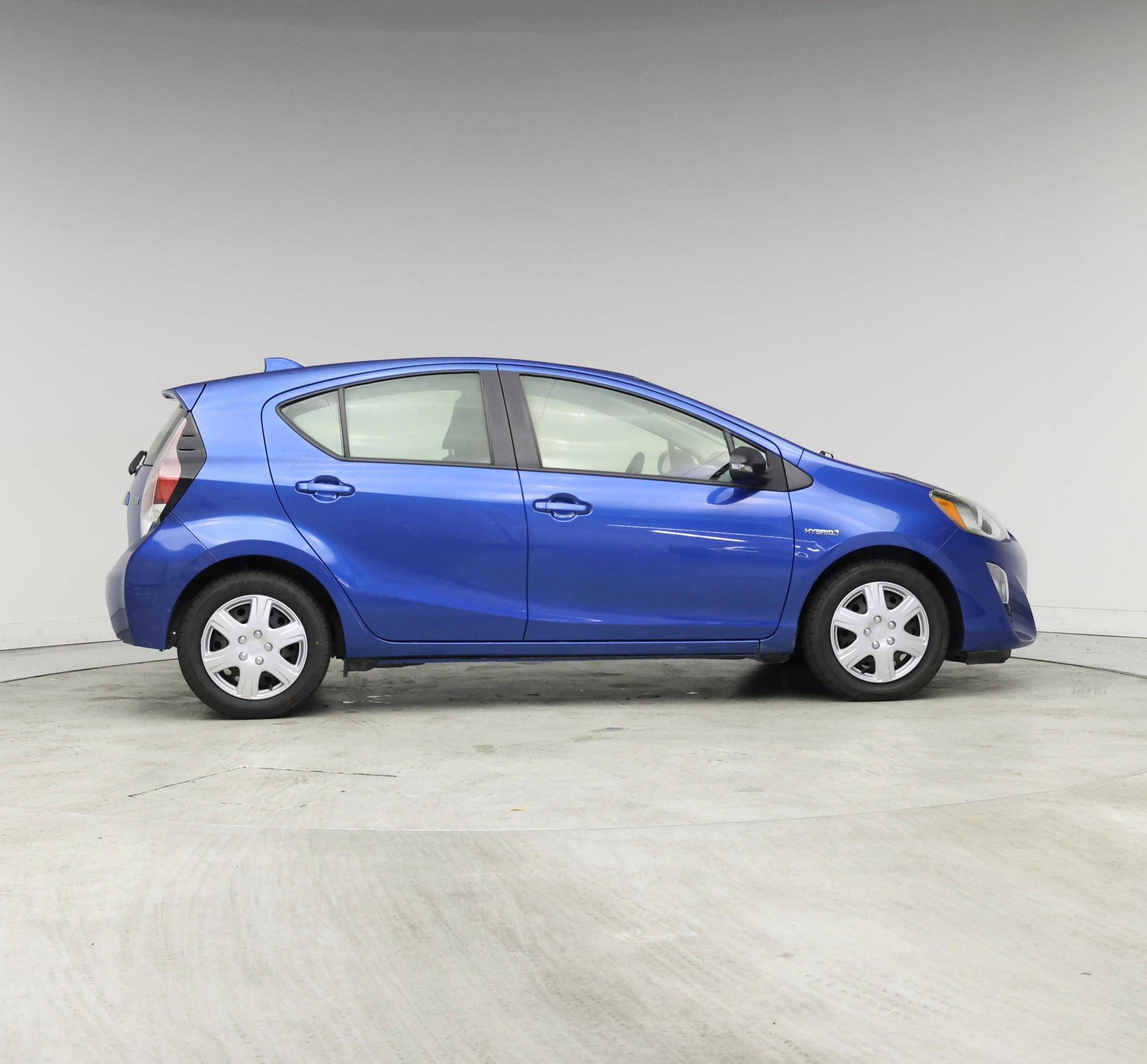 Thumbnail: 2016 Toyota Prius c - 7