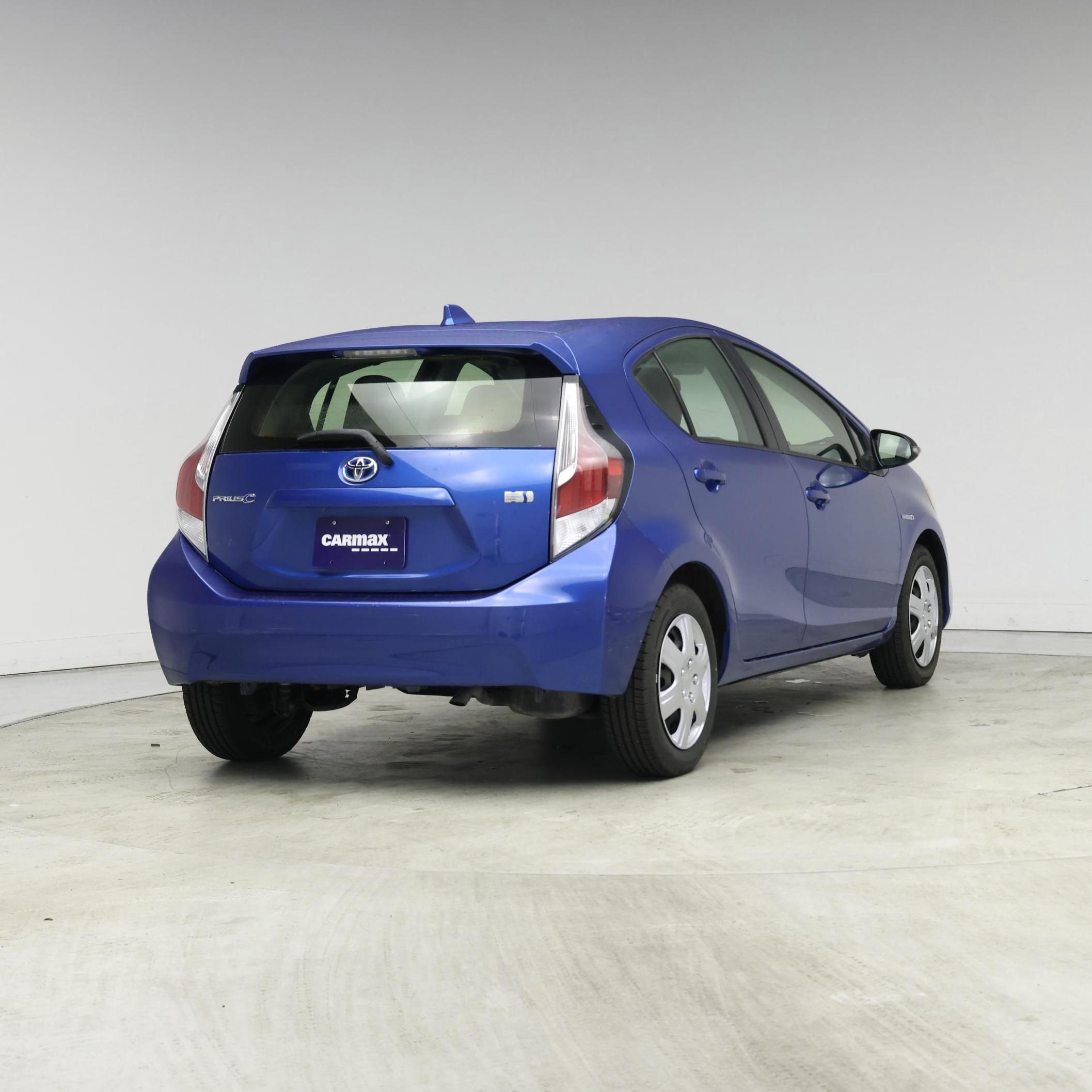 Thumbnail: 2016 Toyota Prius c - 8